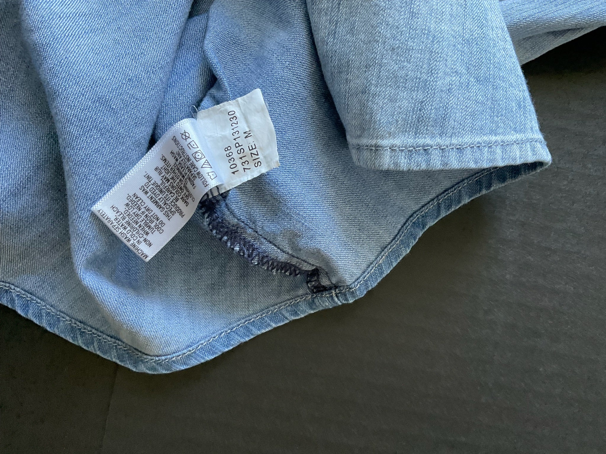 Volcom Women's Long Sleeve Button Up Two Tone Denim Shirt. Size Medium