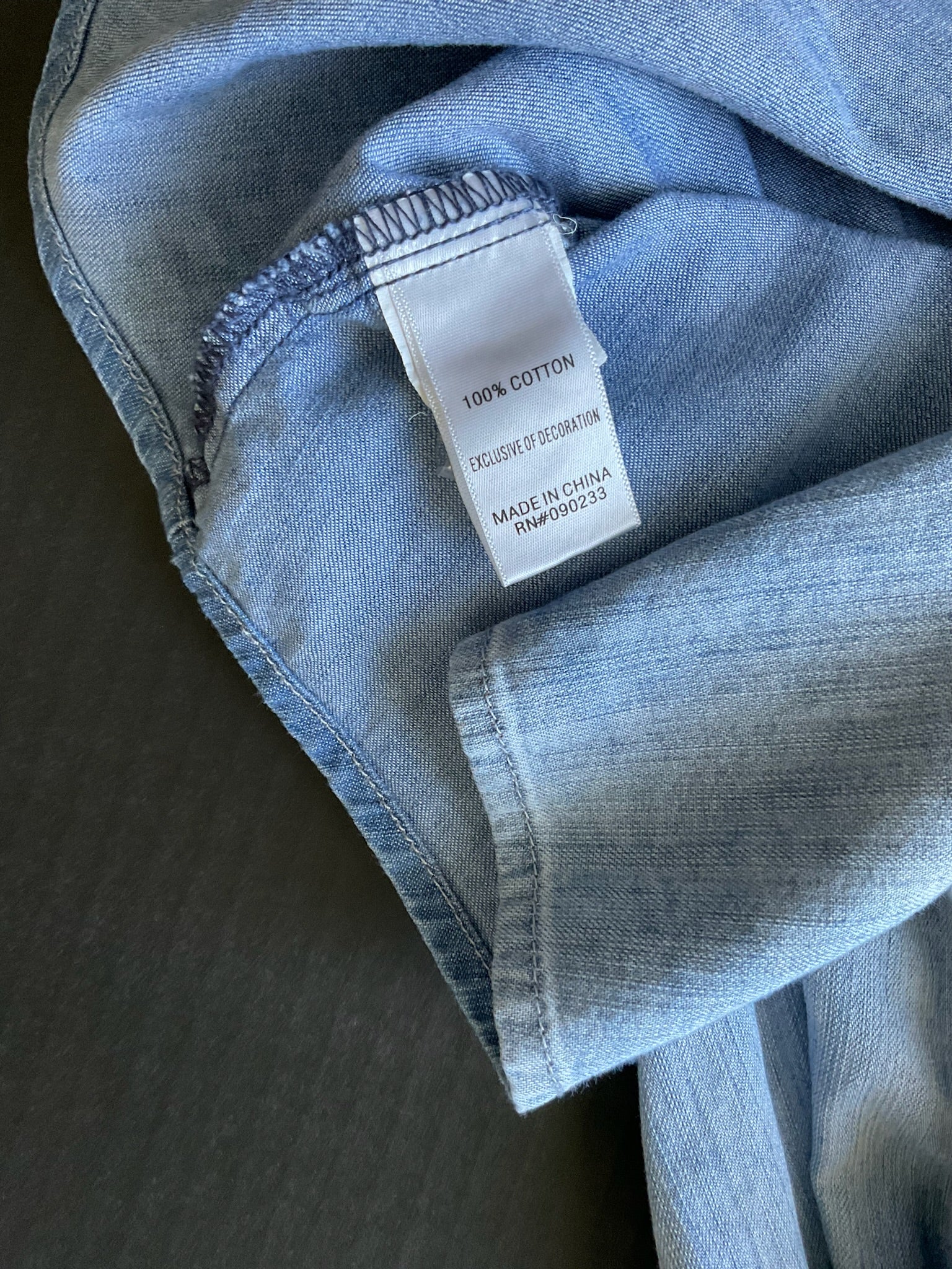 Volcom Women's Long Sleeve Button Up Two Tone Denim Shirt. Size Medium