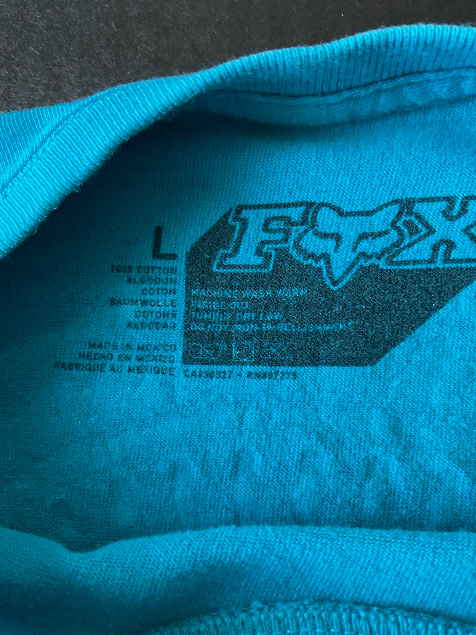 Fox Men's Short Sleeve Crew Printed T Shirt. Size Large. Blue, White Yellow.