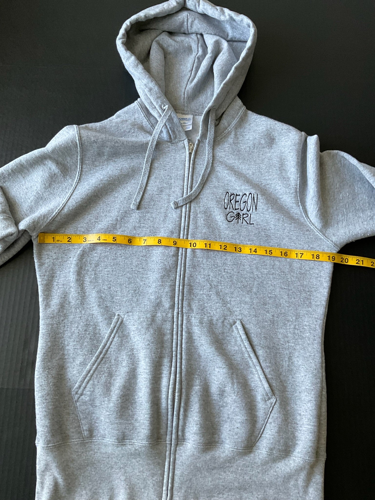 Women's "Oregon Girl" Gray Zip Hoodie. Size Medium