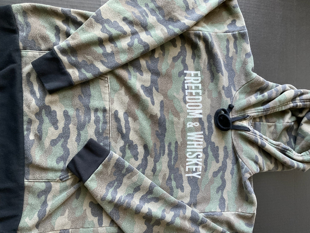 Red, White, Blue Apparel Women's Printed Freedom & Whiskey Hoodie Pullover in Camouflage. Size Large