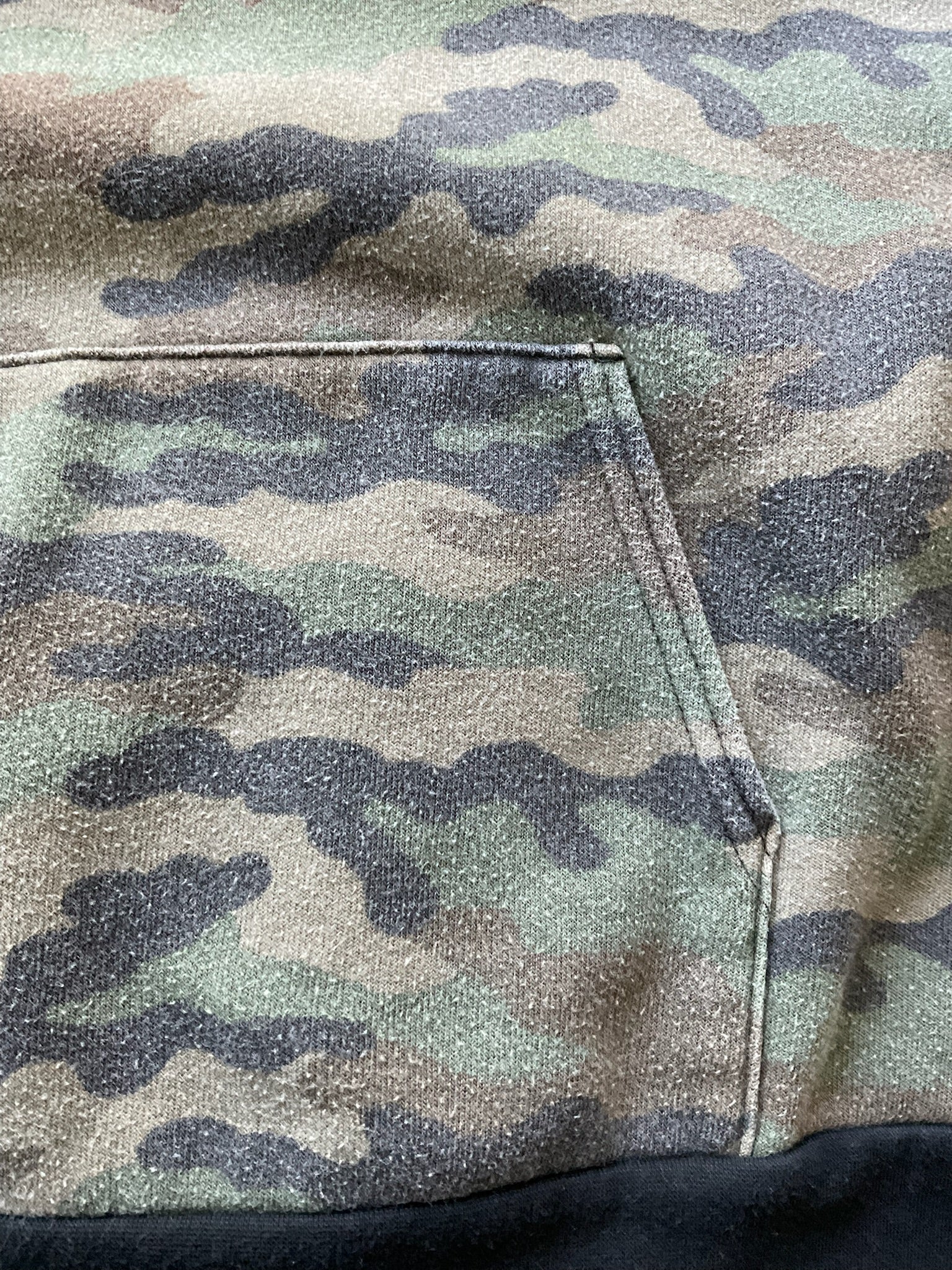 Red, White, Blue Apparel Women's Printed Freedom & Whiskey Hoodie Pullover in Camouflage. Size Large