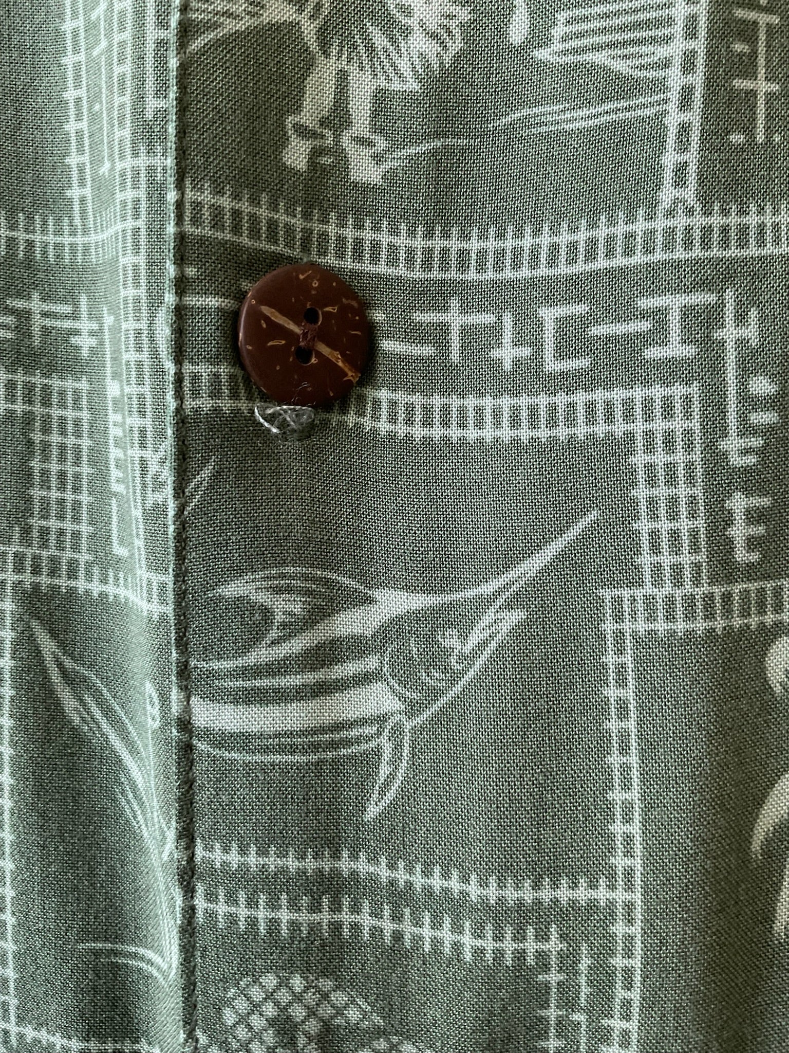 High Surf Men's Short Sleeve Button Up Hawaiian Print Green Shirt. Size Large