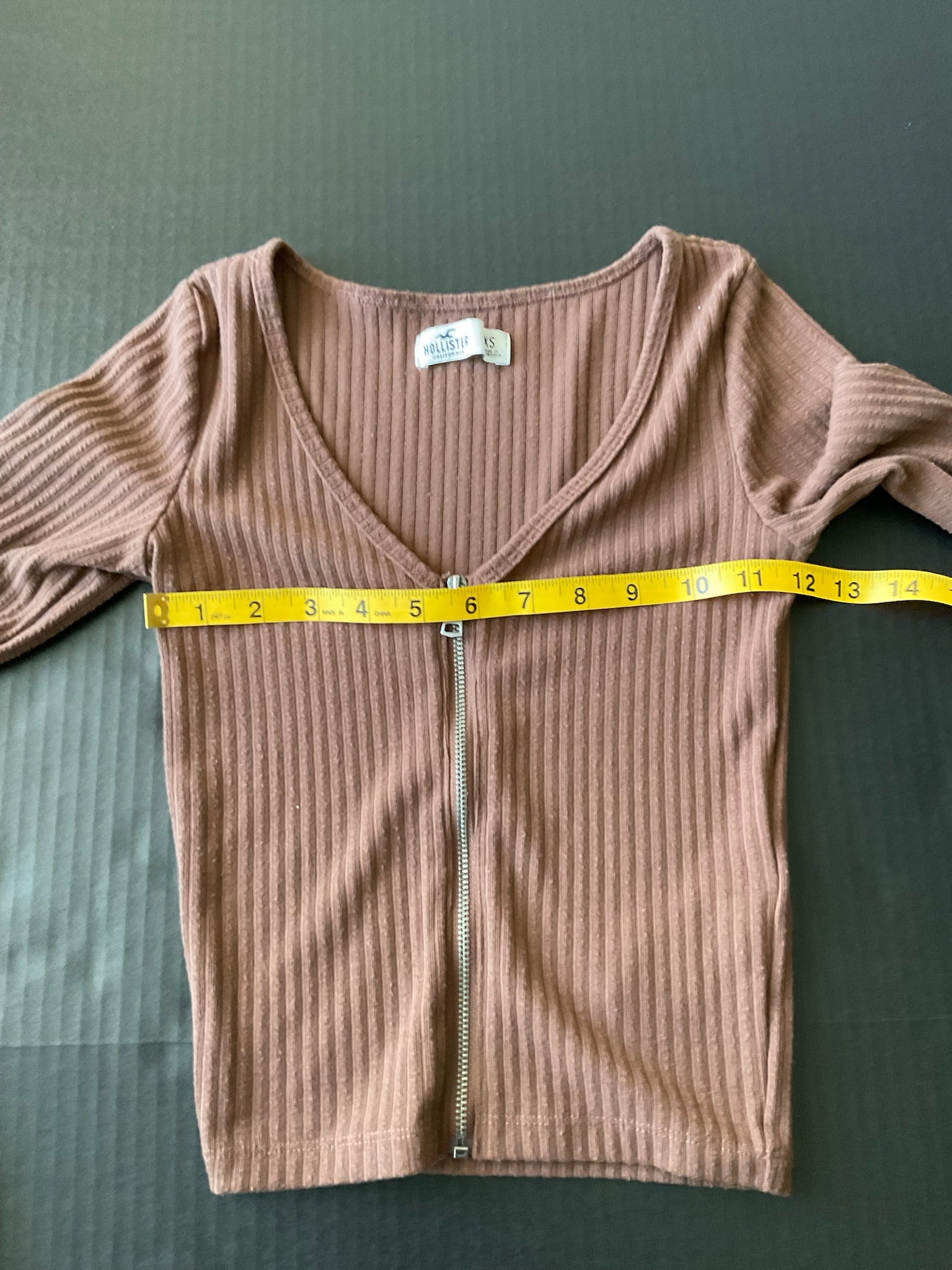 Hollister Women's Long Sleeve V Neck Zippered  Brown Ribbed Shirt. Size X Small