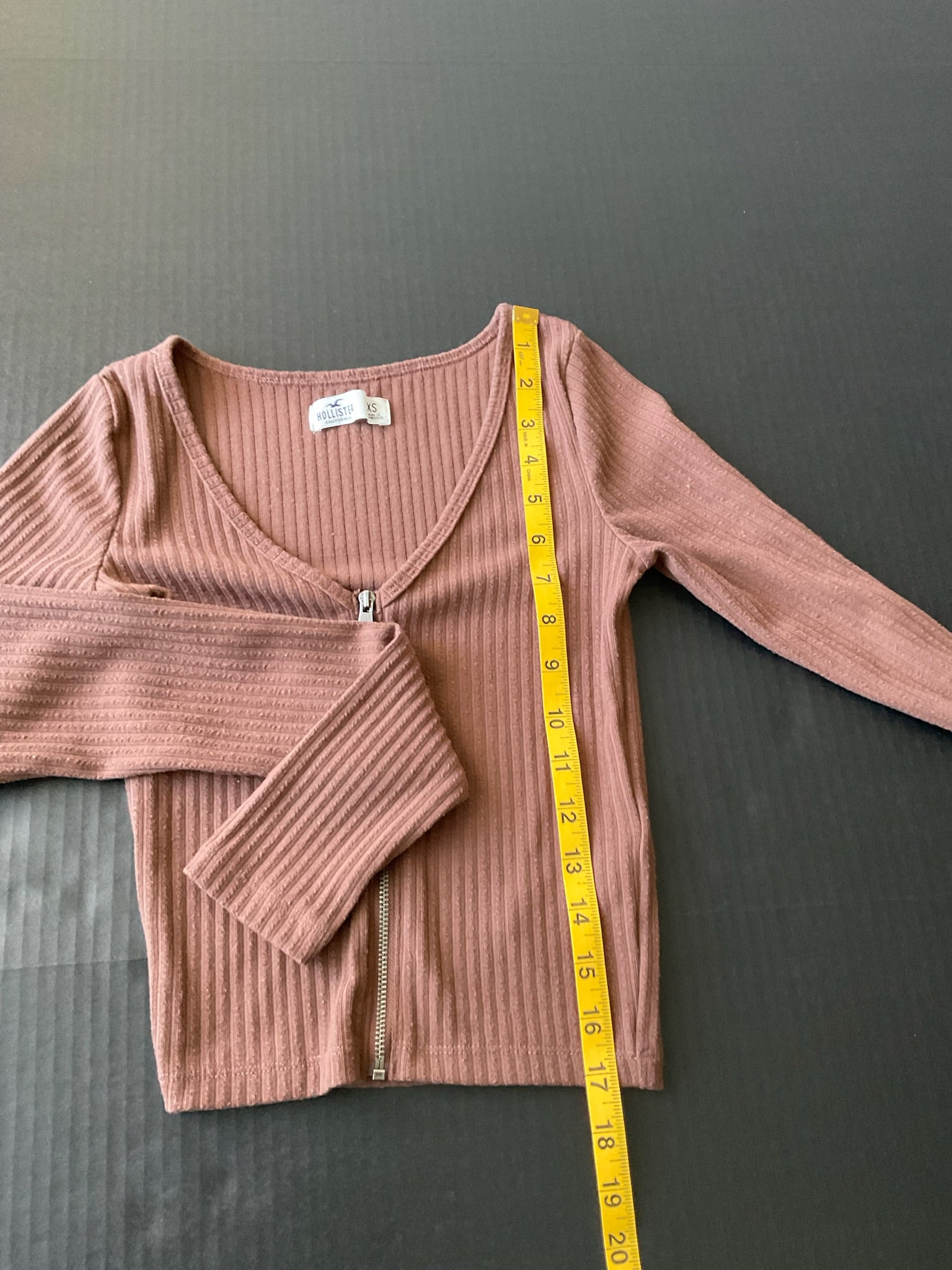 Hollister Women's Long Sleeve V Neck Zippered  Brown Ribbed Shirt. Size X Small