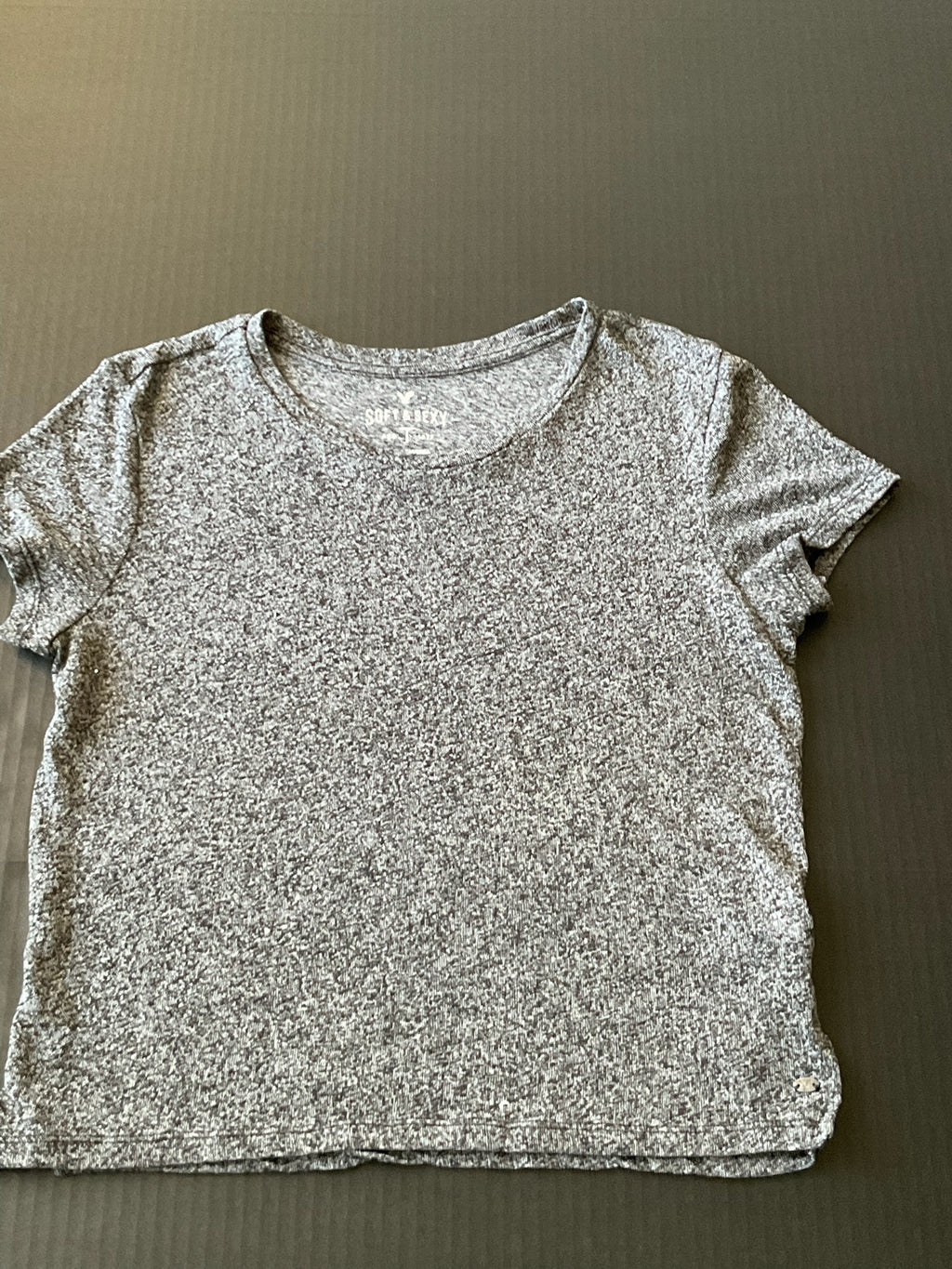 American Eagle Short Sleeve Soft and Sexy T Shirt in Gray. Size Medium