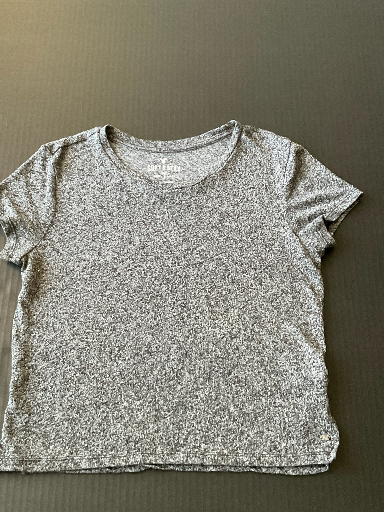 American Eagle Short Sleeve Soft and Sexy T Shirt in Gray. Size Medium