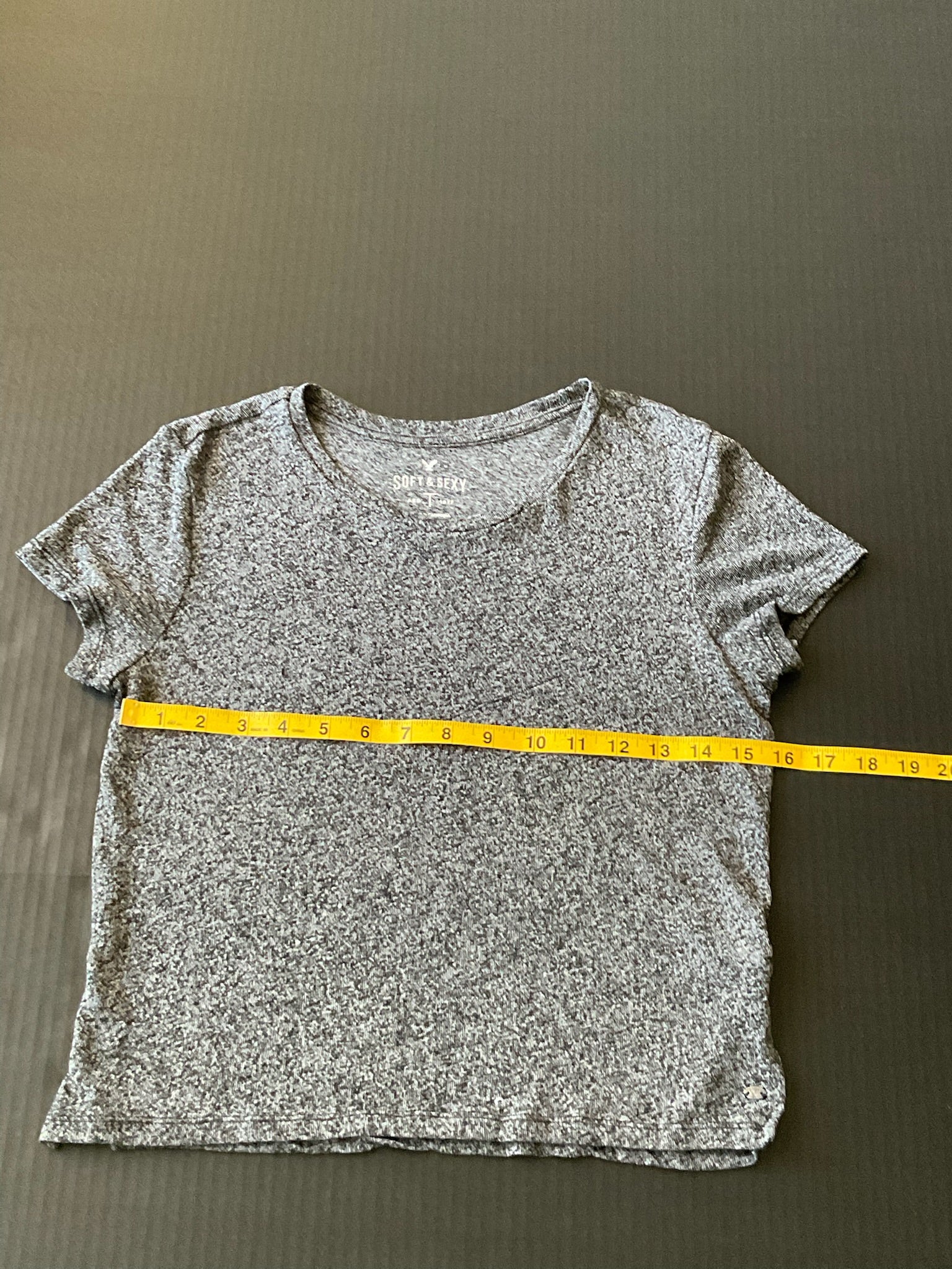 American Eagle Short Sleeve Soft and Sexy T Shirt in Gray. Size Medium