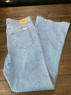 Signature by Levi  Women's Heritage High Rise Flare Jeans - Medium Wash.Size 14 