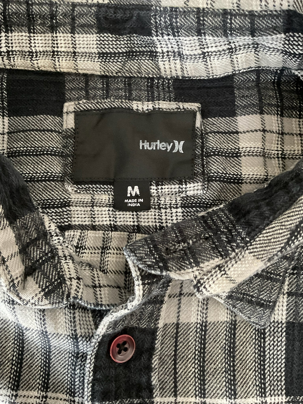 Hurley Men's Plaid Flannel Button Up Shirt.  Medium 