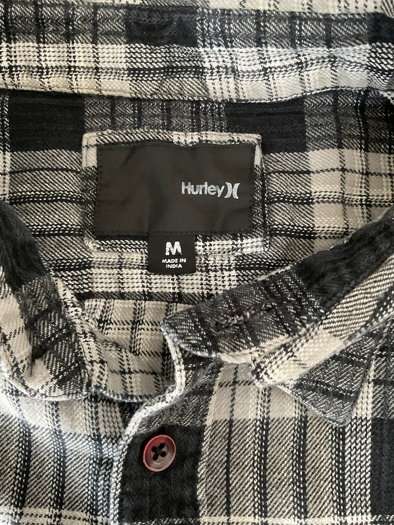 Hurley Men's Plaid Flannel Button Up Shirt.  Medium 