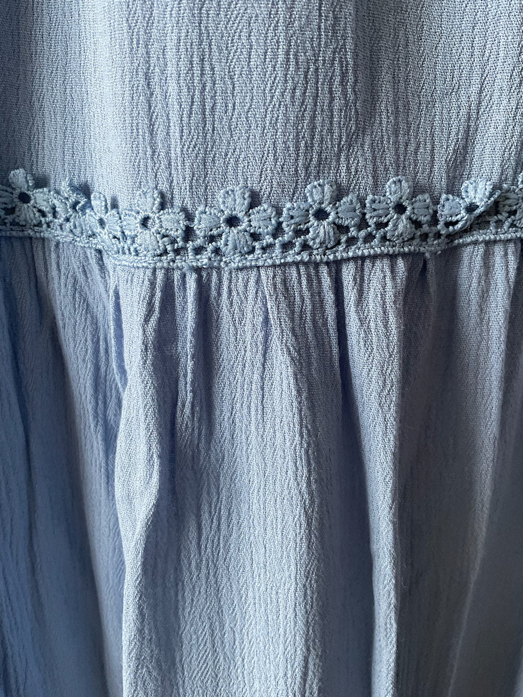 Simplee Women's Light Blue 100% Cotton Maxi Dress with Daisy Trim & Cutout - Size M