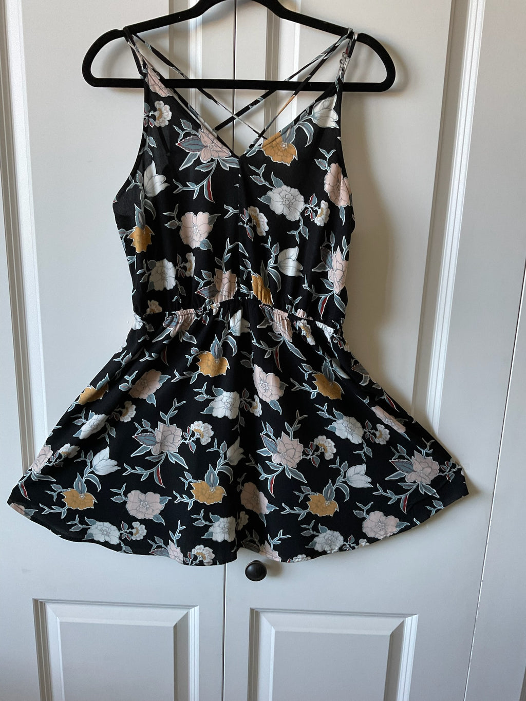 Kendall & Kylie Black Floral Dress V-Cut Back Adjustable Straps Size Large