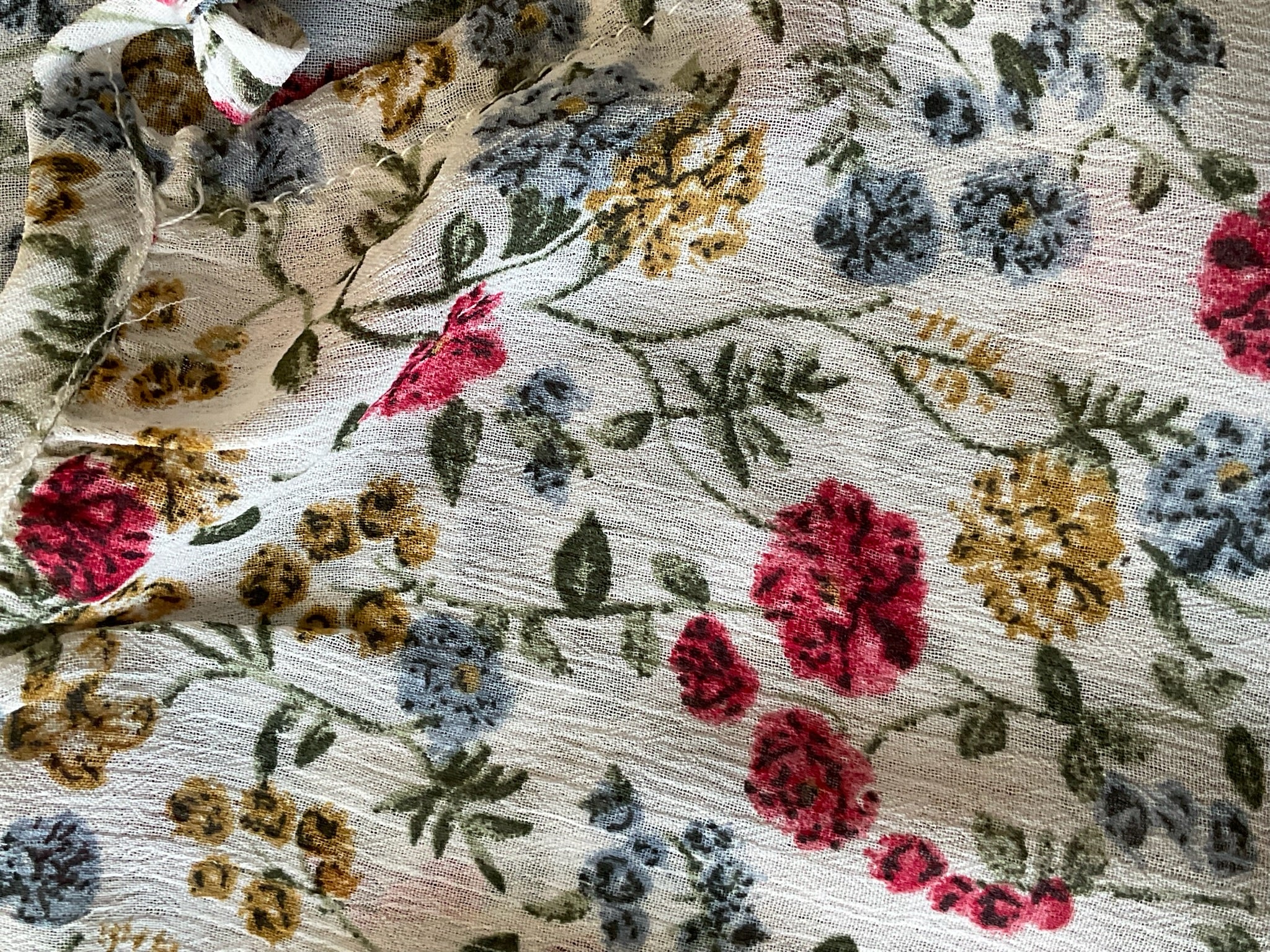 Suzanne Betro Women's 3/4 sleeve blouse in ivory with flower print. Size large 