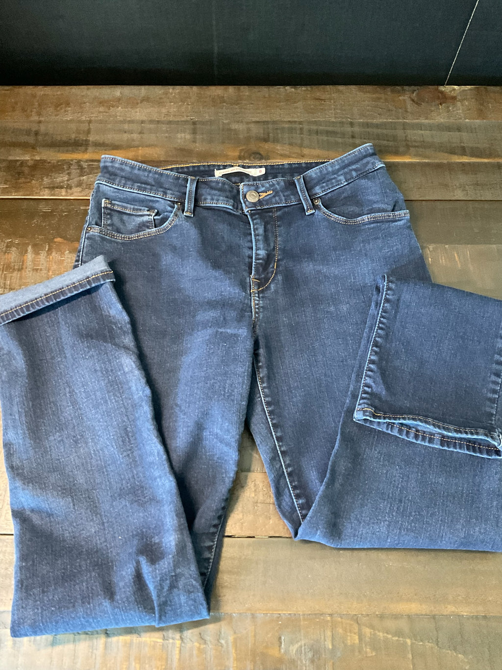 Levi's Women's Classic Mid-Rise Skinny Jeans - Deep Indigo Dark Wash - Size 8M