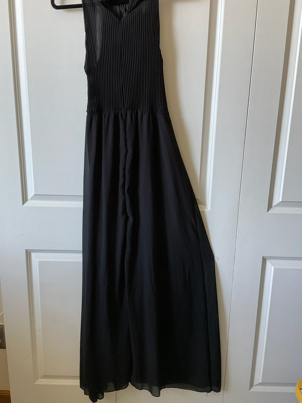 Elegant Black Floor-Length Maxi Dress with Gold Rope Halter Neck - Size Large