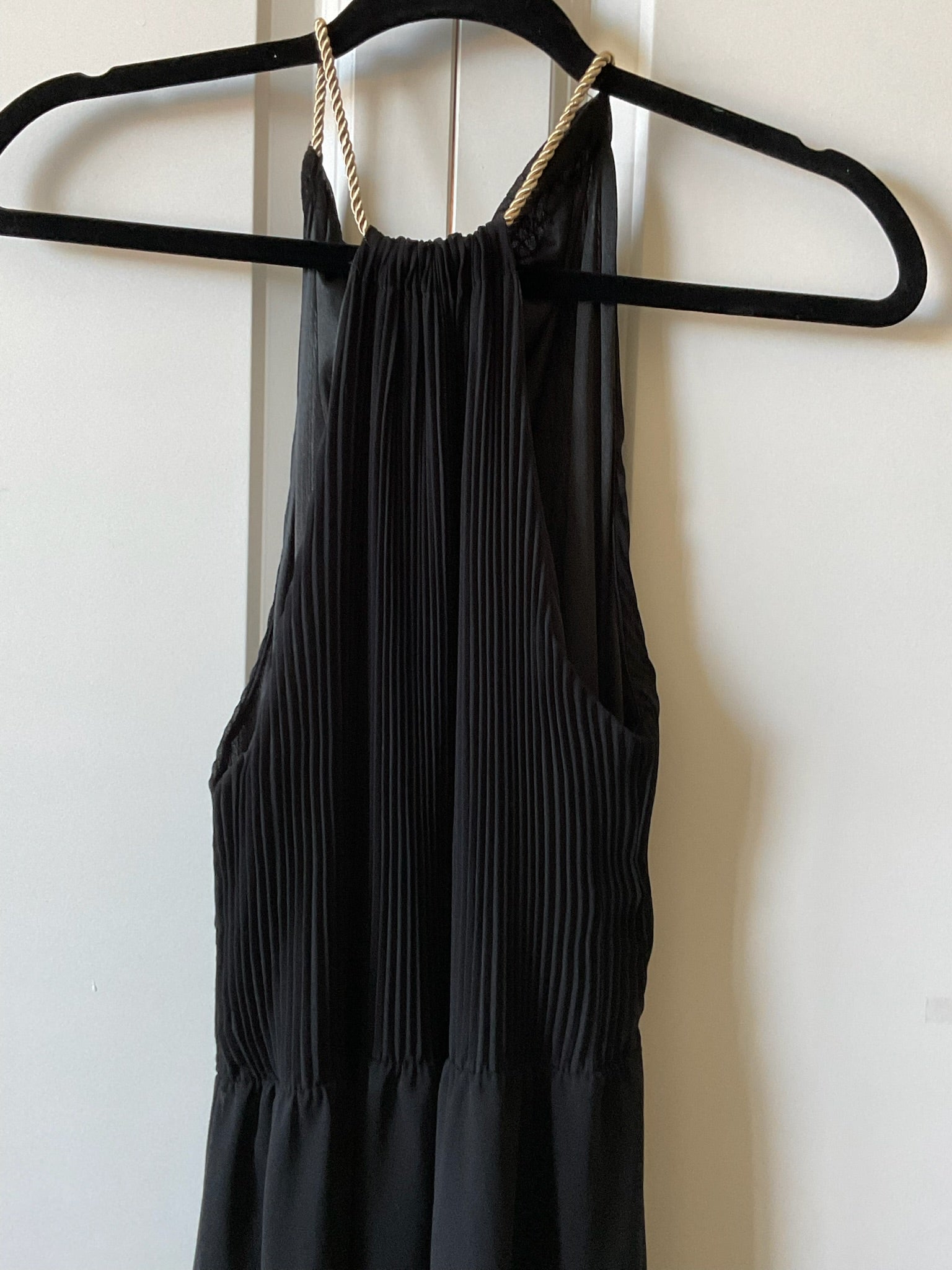 Elegant Black Floor-Length Maxi Dress with Gold Rope Halter Neck - Size Large