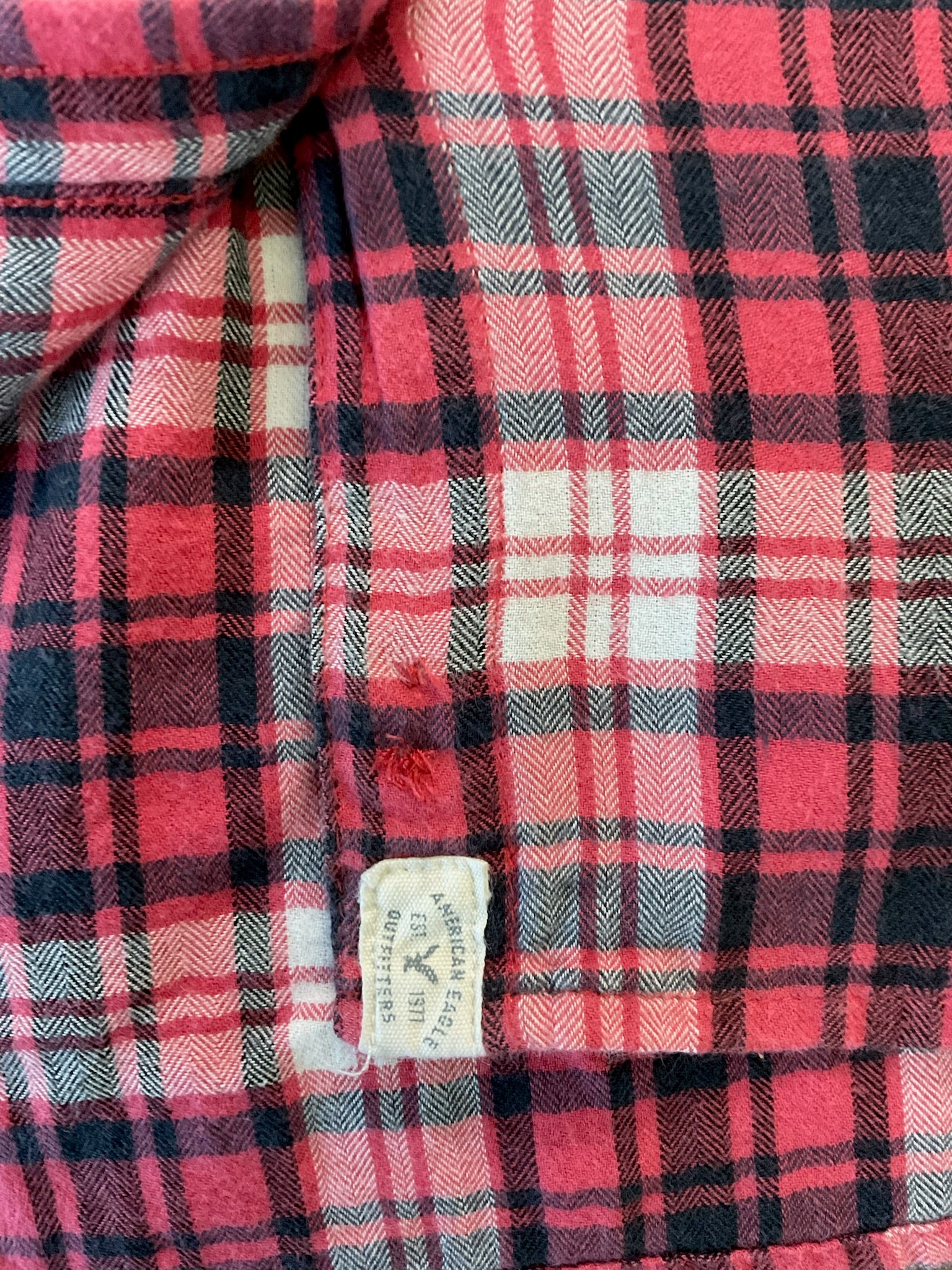American Eagle Women's  Long Sleeve Button Up Flannel  Red  Black Plaid.  Medium