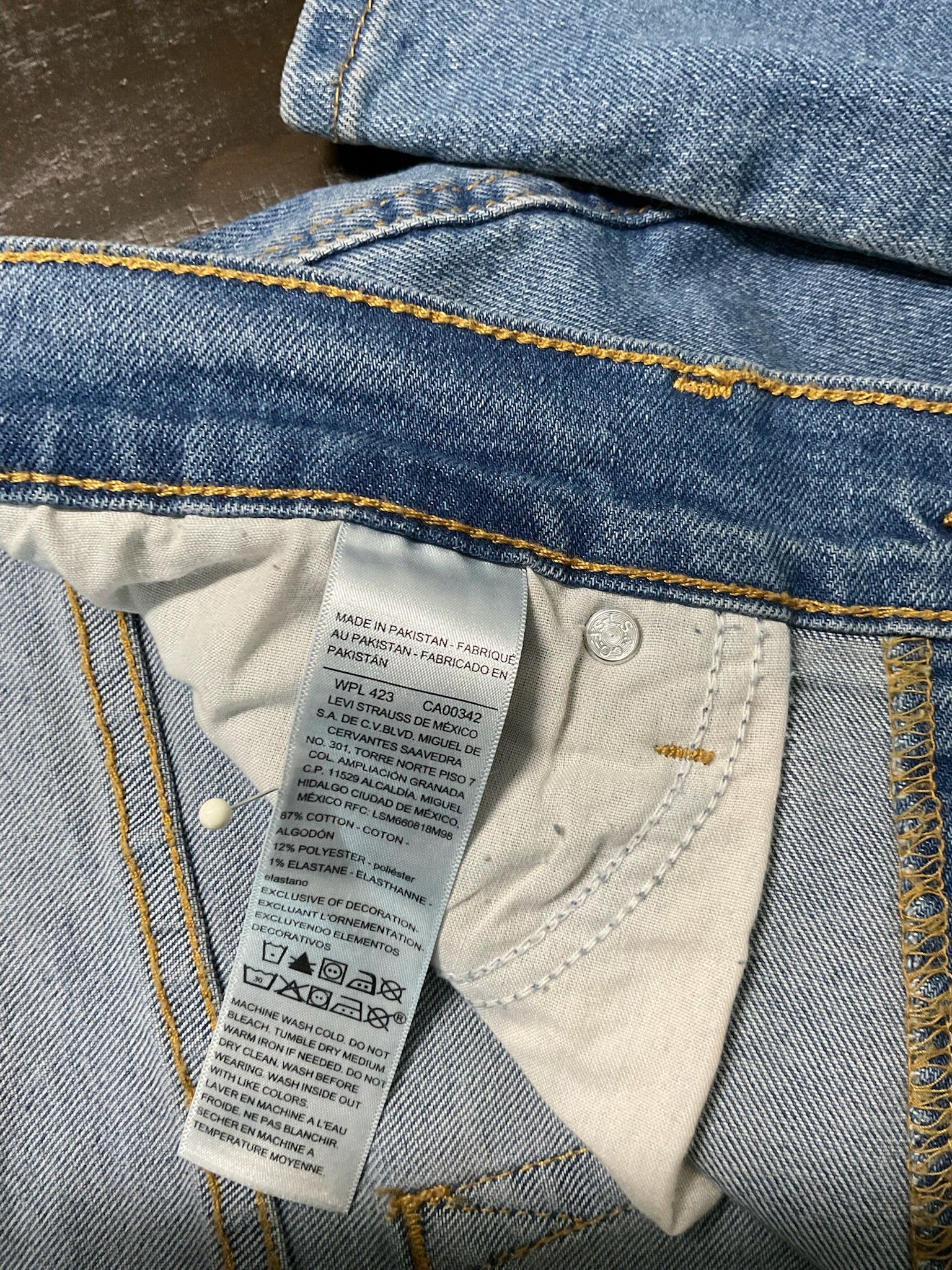 Signature by Levi  Women's Heritage High Rise Flare Jeans - Medium Wash.Size 14 