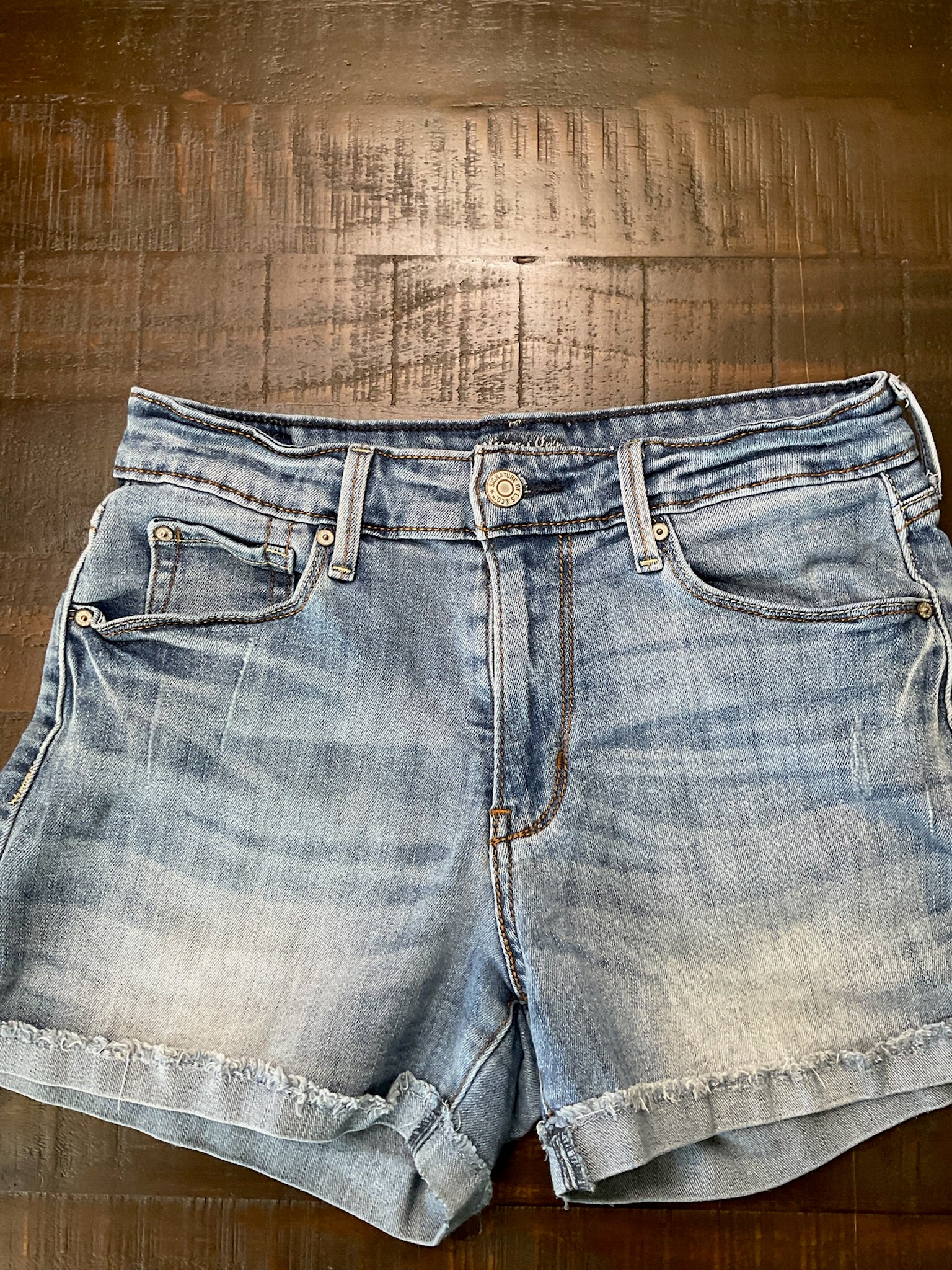 Signature by Levi Strauss & Co. Women's High-Rise Denim Shorts. Size 4