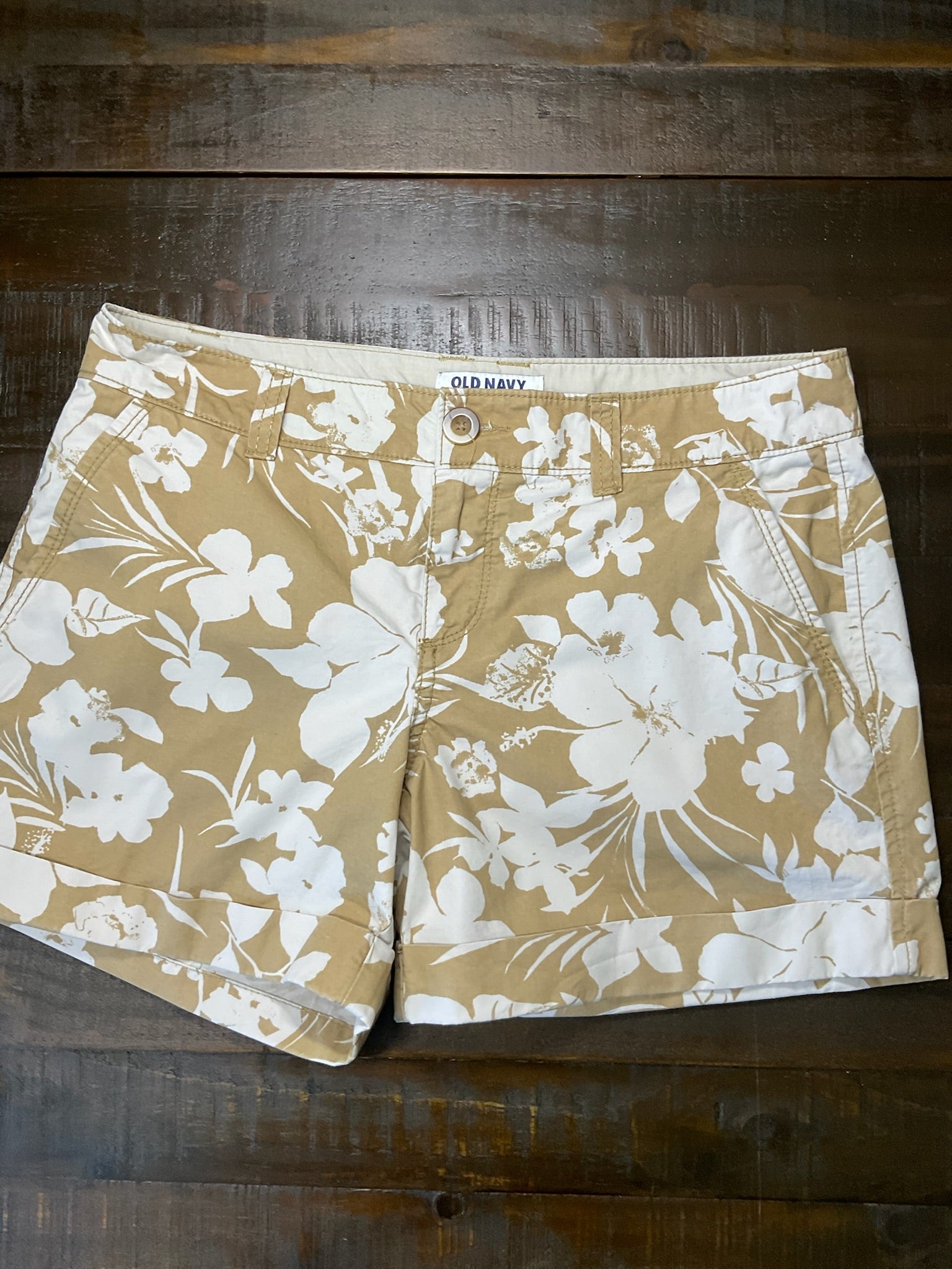 Old Navy Women's Everyday Shorts Size 6   - Tan with Cream Flowers