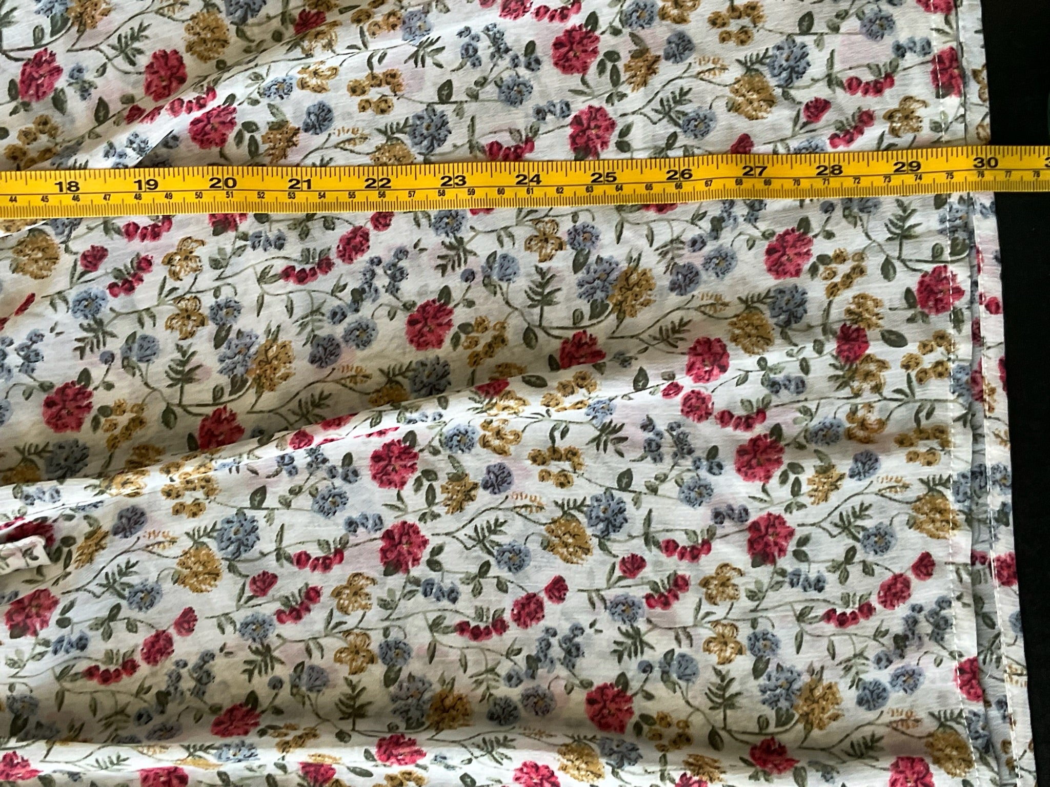 Suzanne Betro Women's 3/4 sleeve blouse in ivory with flower print. Size large 