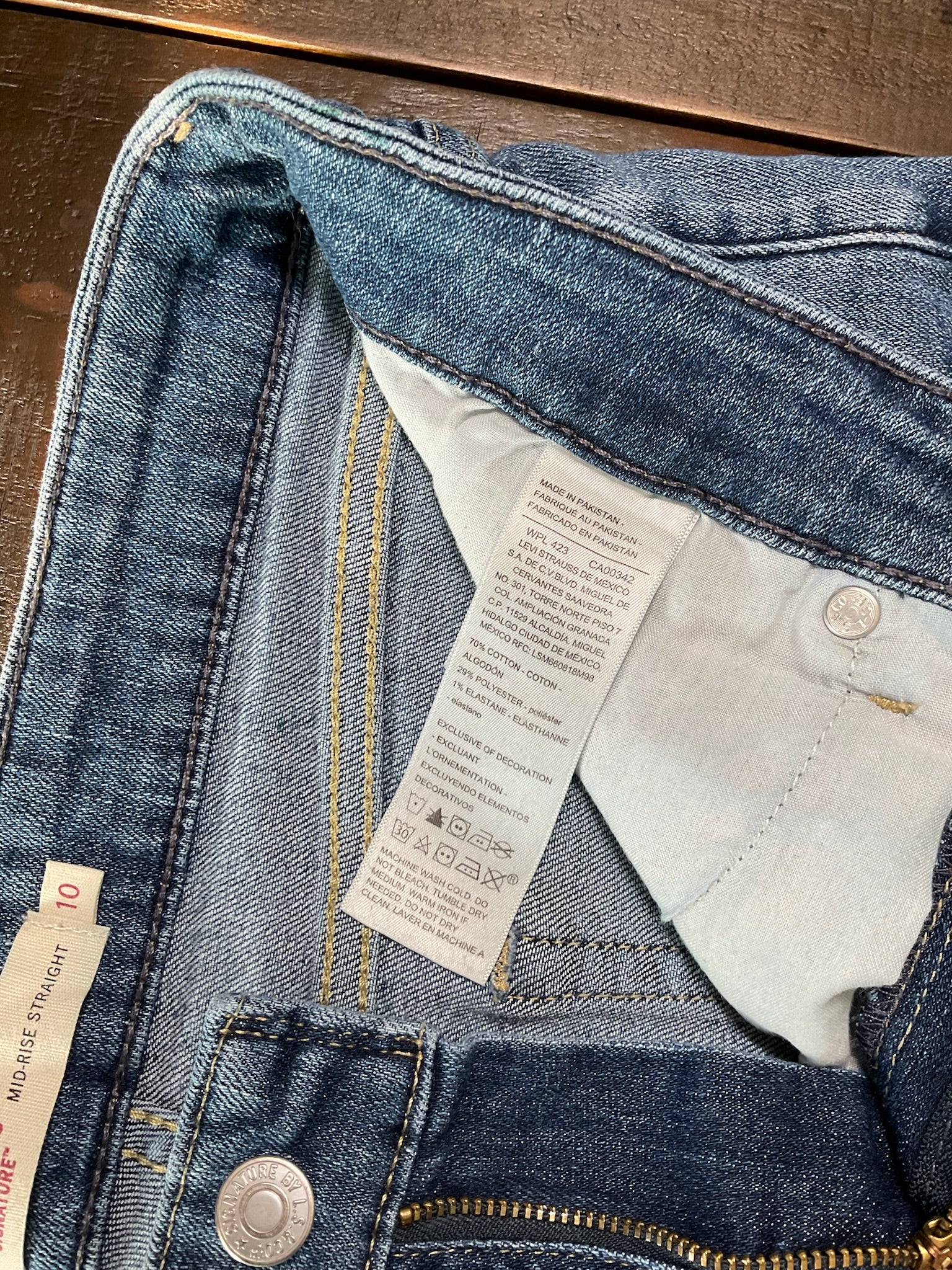 Signature by Levi Strauss & Co. Women's Mid-Rise Straight Jeans -  Size 10