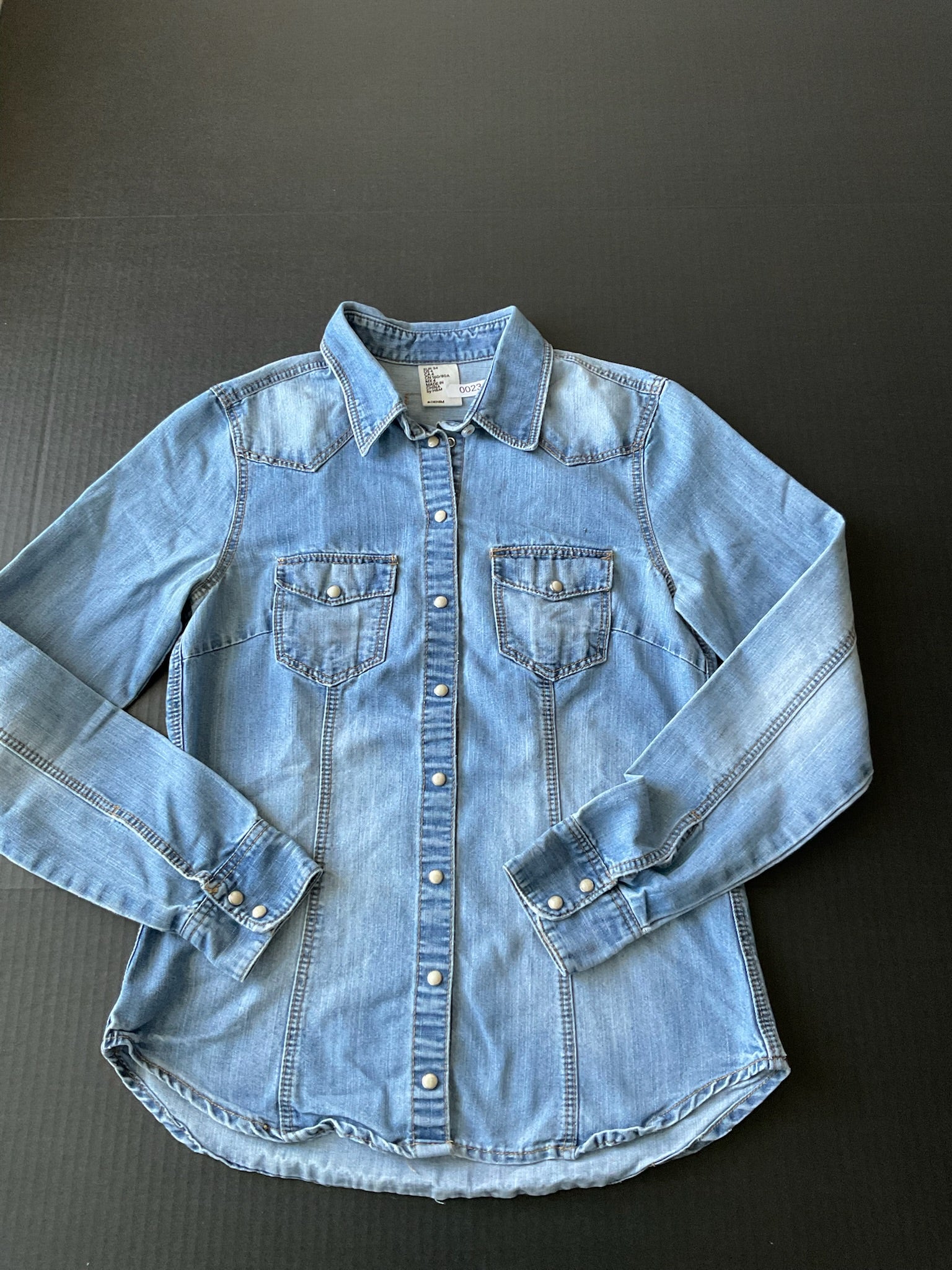 HM Women's Long Sleeve Button Up Shirt Light Wash Denim Size X Small