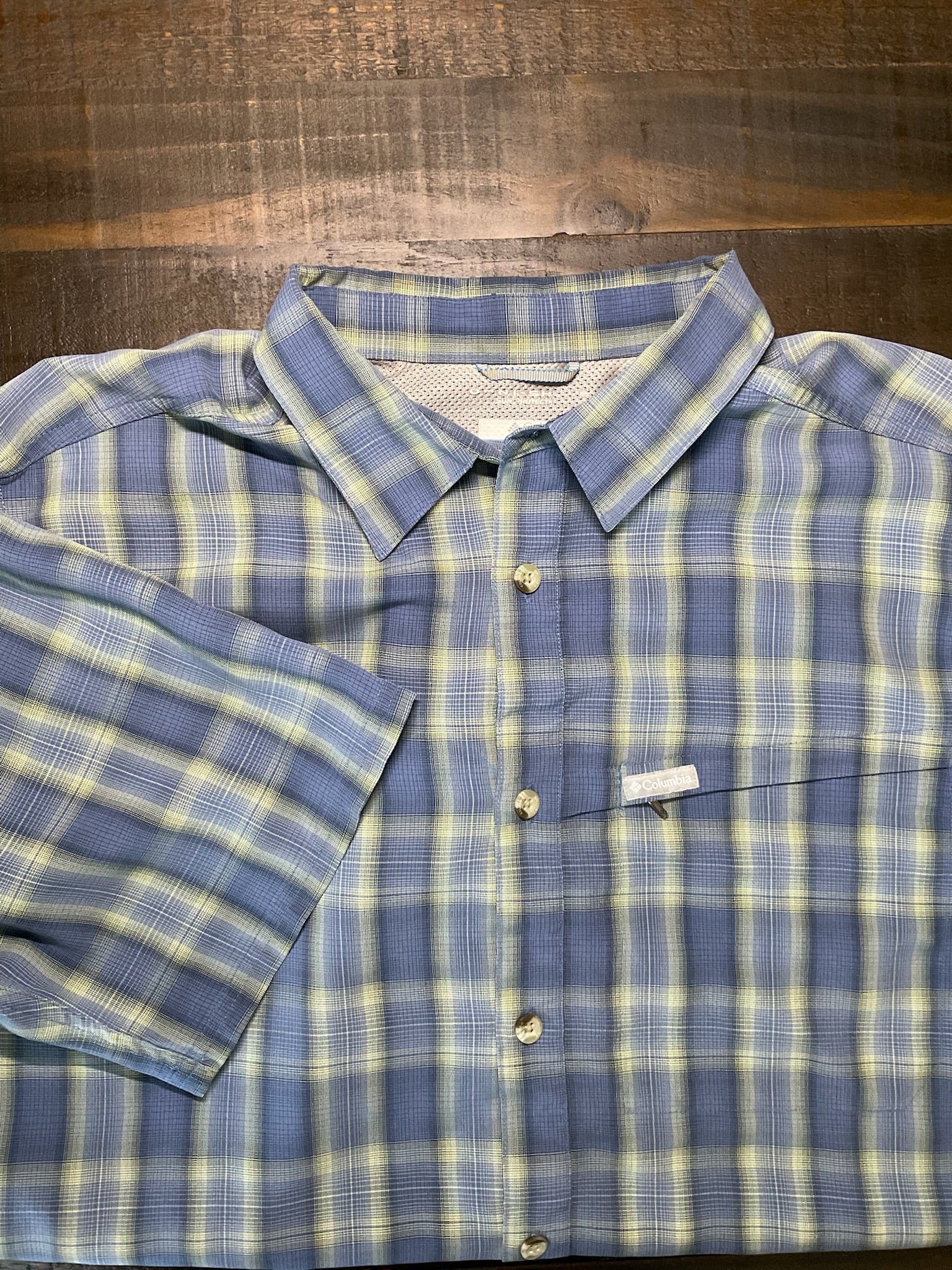 Columbia Men’s Omni Shade Short Sleeve Blue Plaid Button Up Shirt Large 
