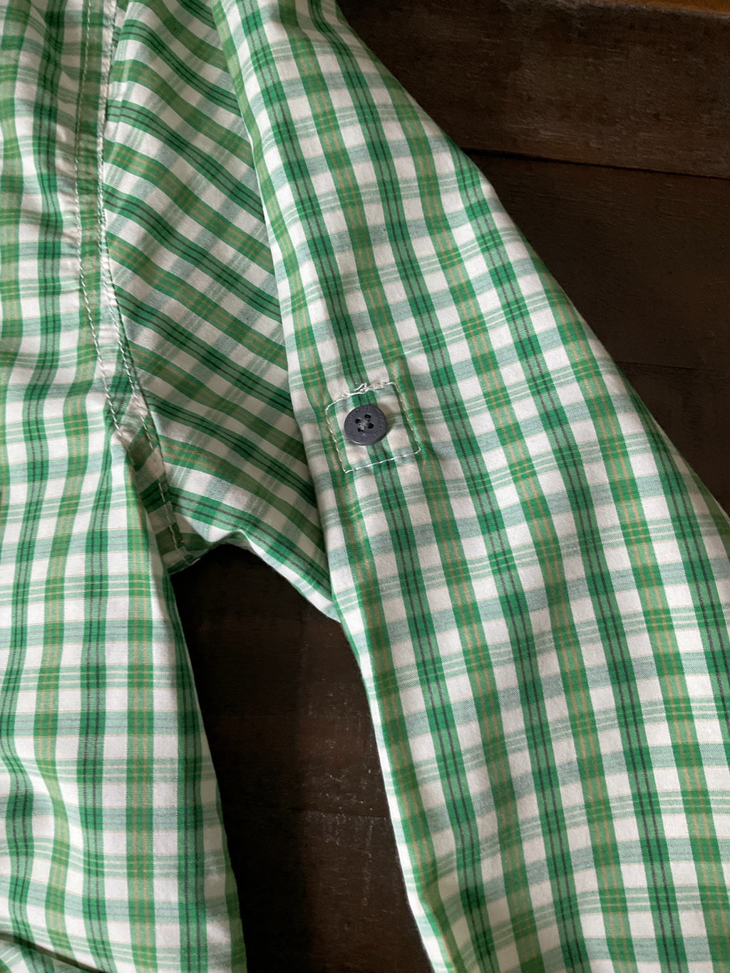 The North Face men's button-up long sleeve shirt Green Plaid. Size Medium