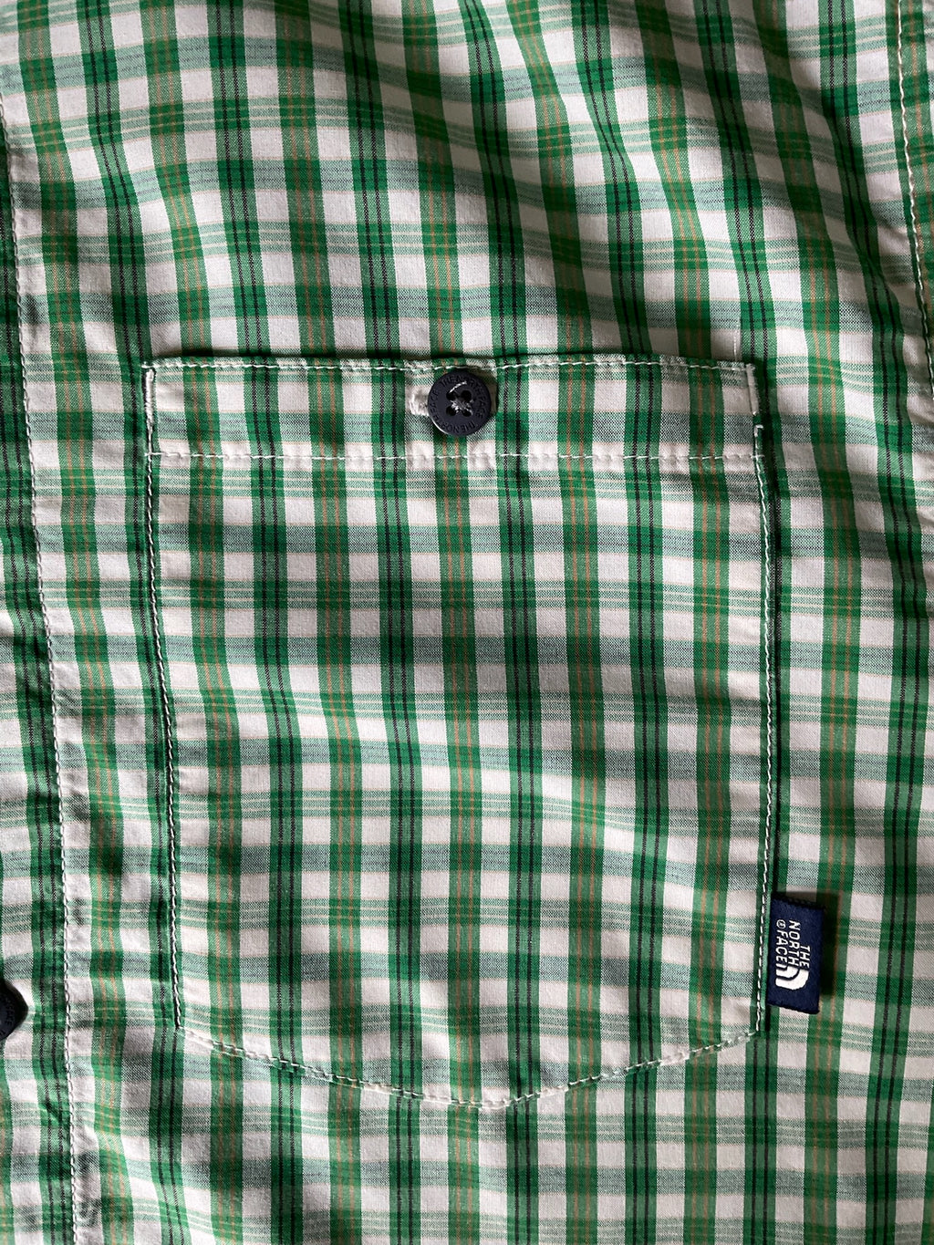 The North Face men's button-up long sleeve shirt Green Plaid. Size Medium