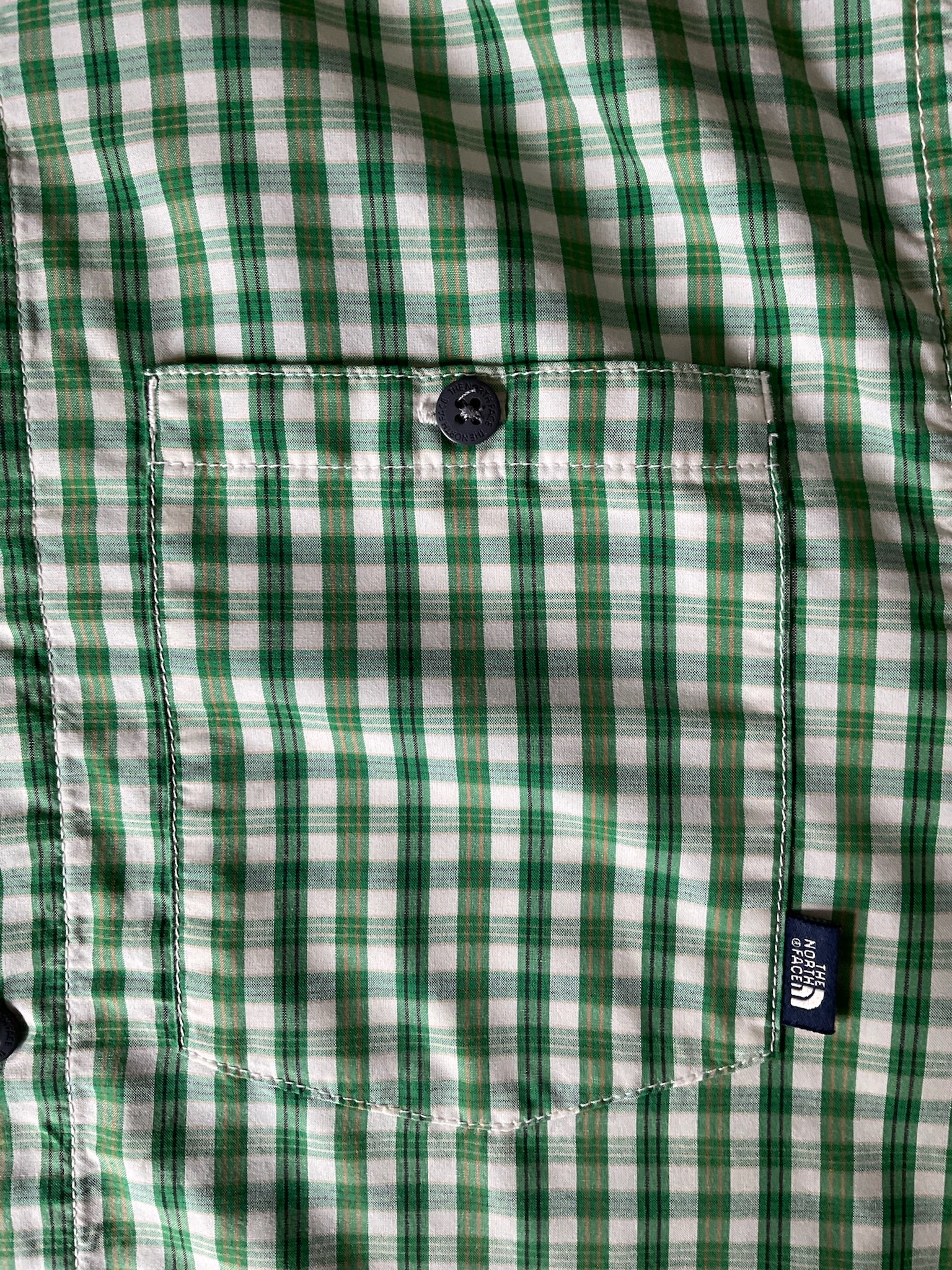 The North Face men's button-up long sleeve shirt Green Plaid. Size Medium
