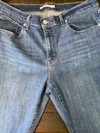 Levi's Women's Straight Leg Jeans - Medium Wash - Size 14M