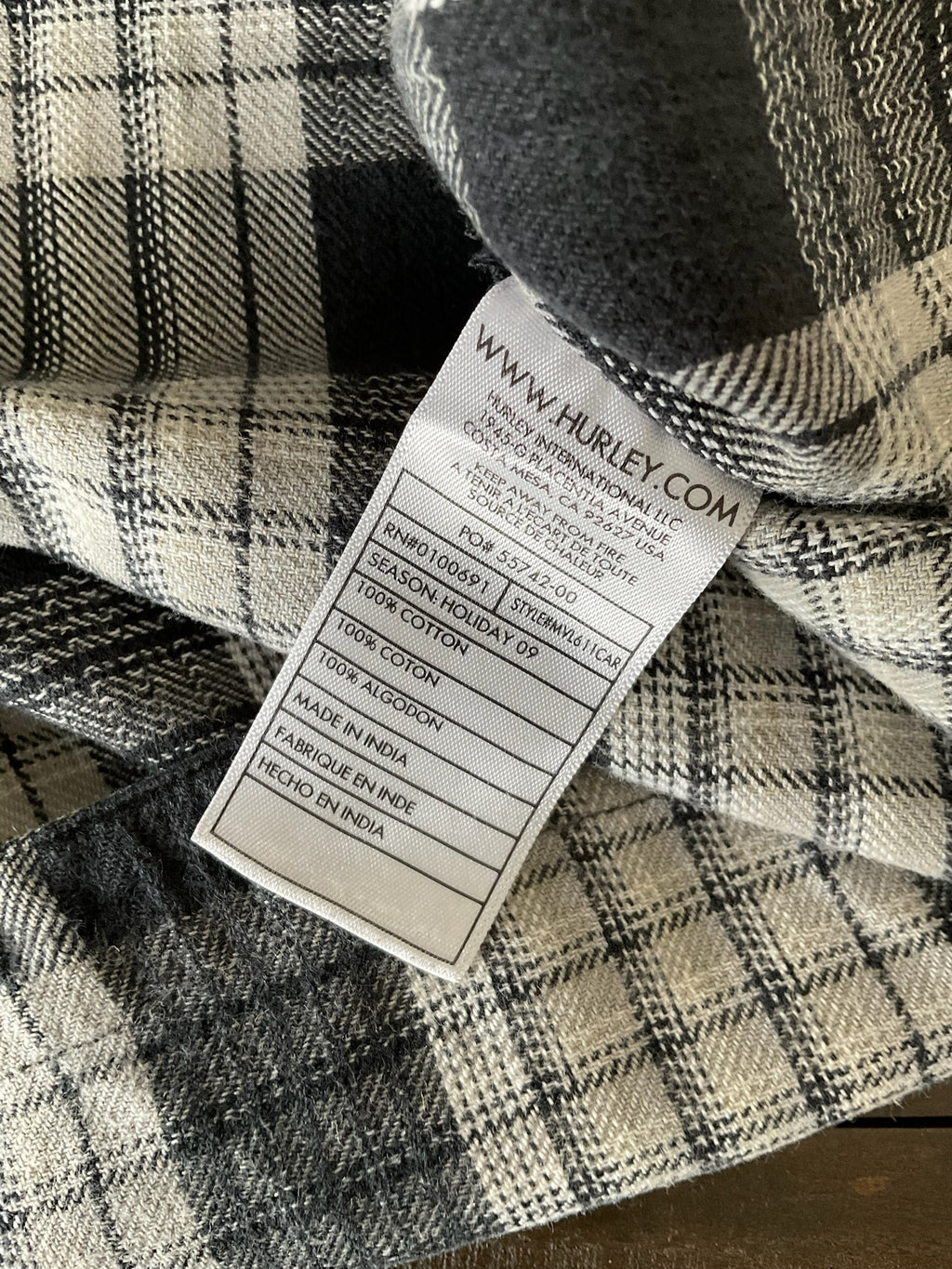 Hurley Men's Plaid Flannel Button Up Shirt.  Medium 