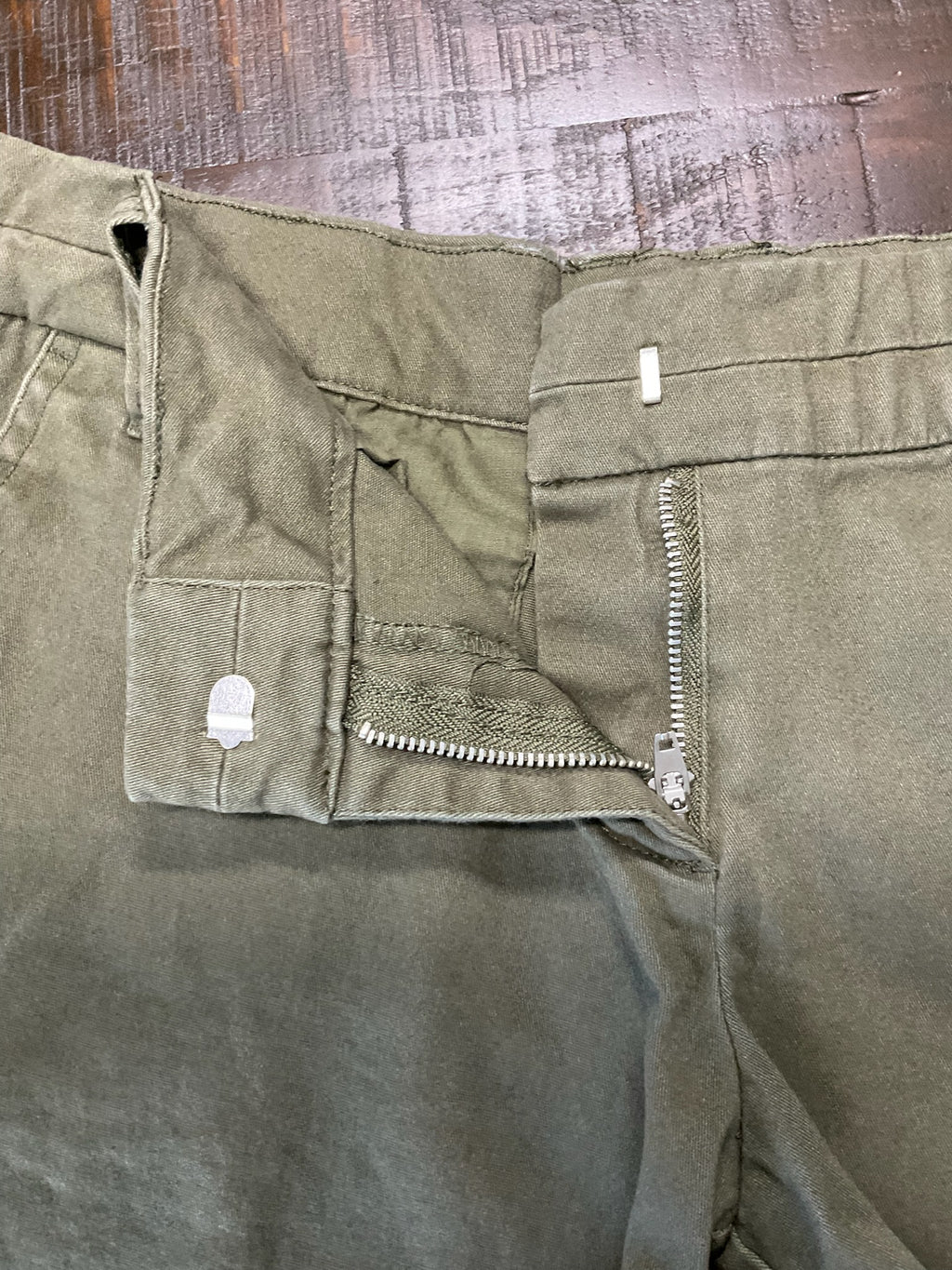 Simply Styled Women's Casual Shorts - Olive Green.  Size 6