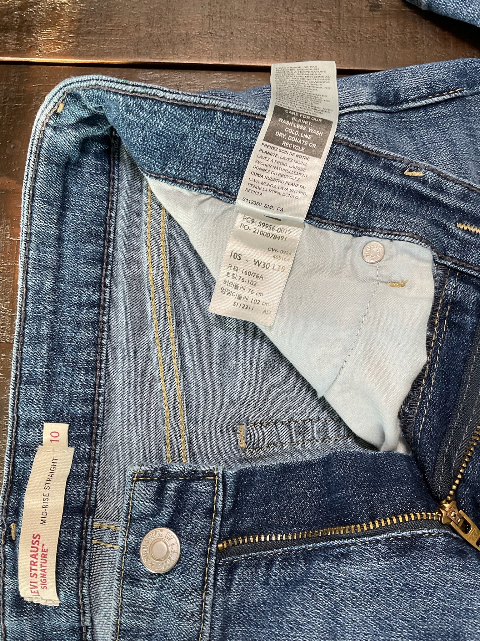 Signature by Levi Strauss & Co. Women's Mid-Rise Straight Jeans -  Size 10