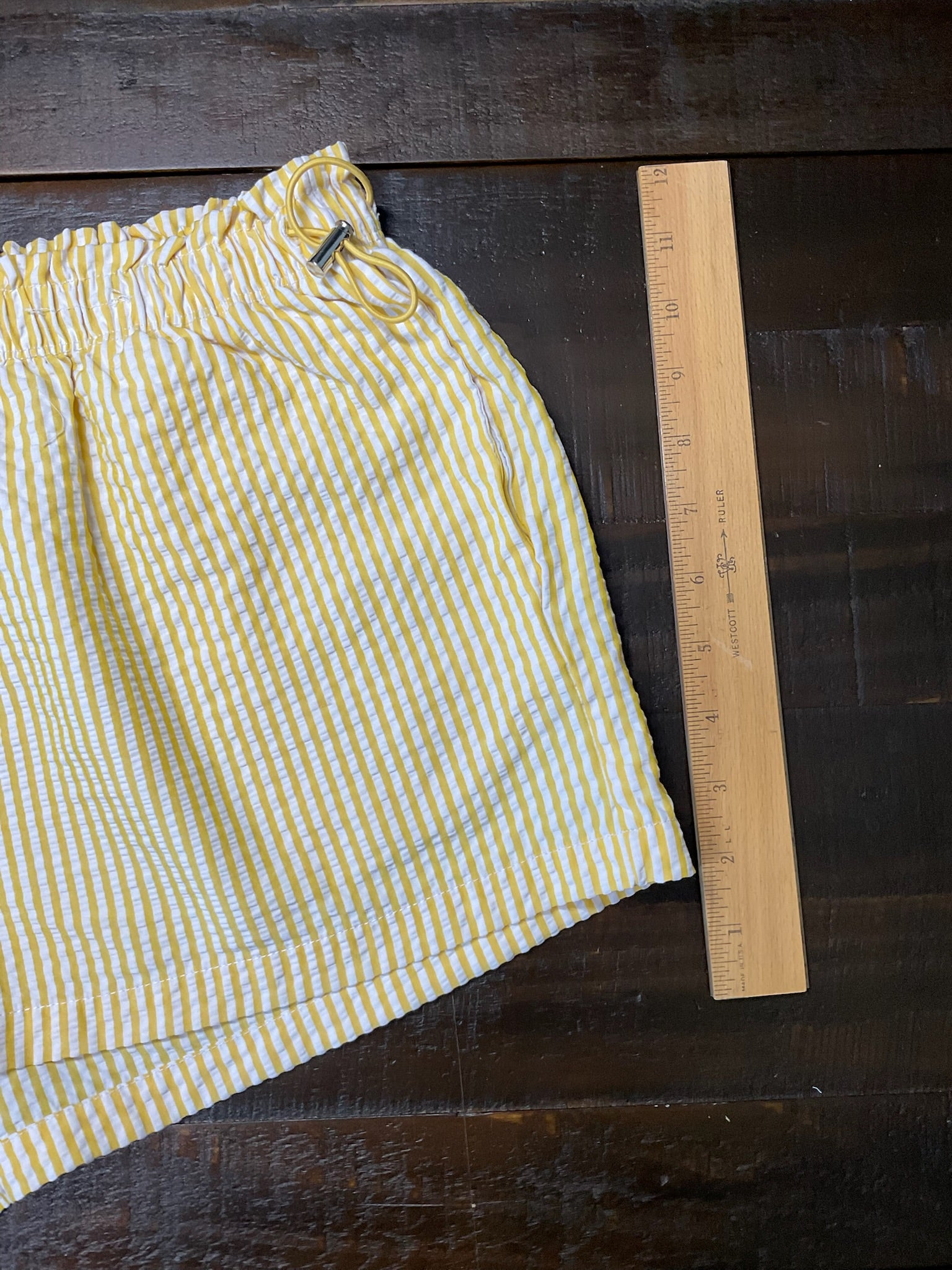 No Boundaries Women's Yellow & White Striped Seersucker Bungee Shorts – Size Large (12/14)