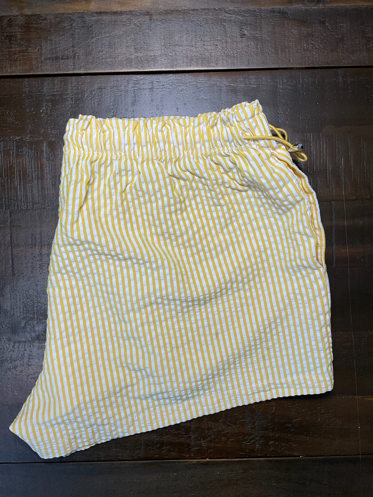 No Boundaries Women's Yellow & White Striped Seersucker Bungee Shorts – Size Large (12/14)