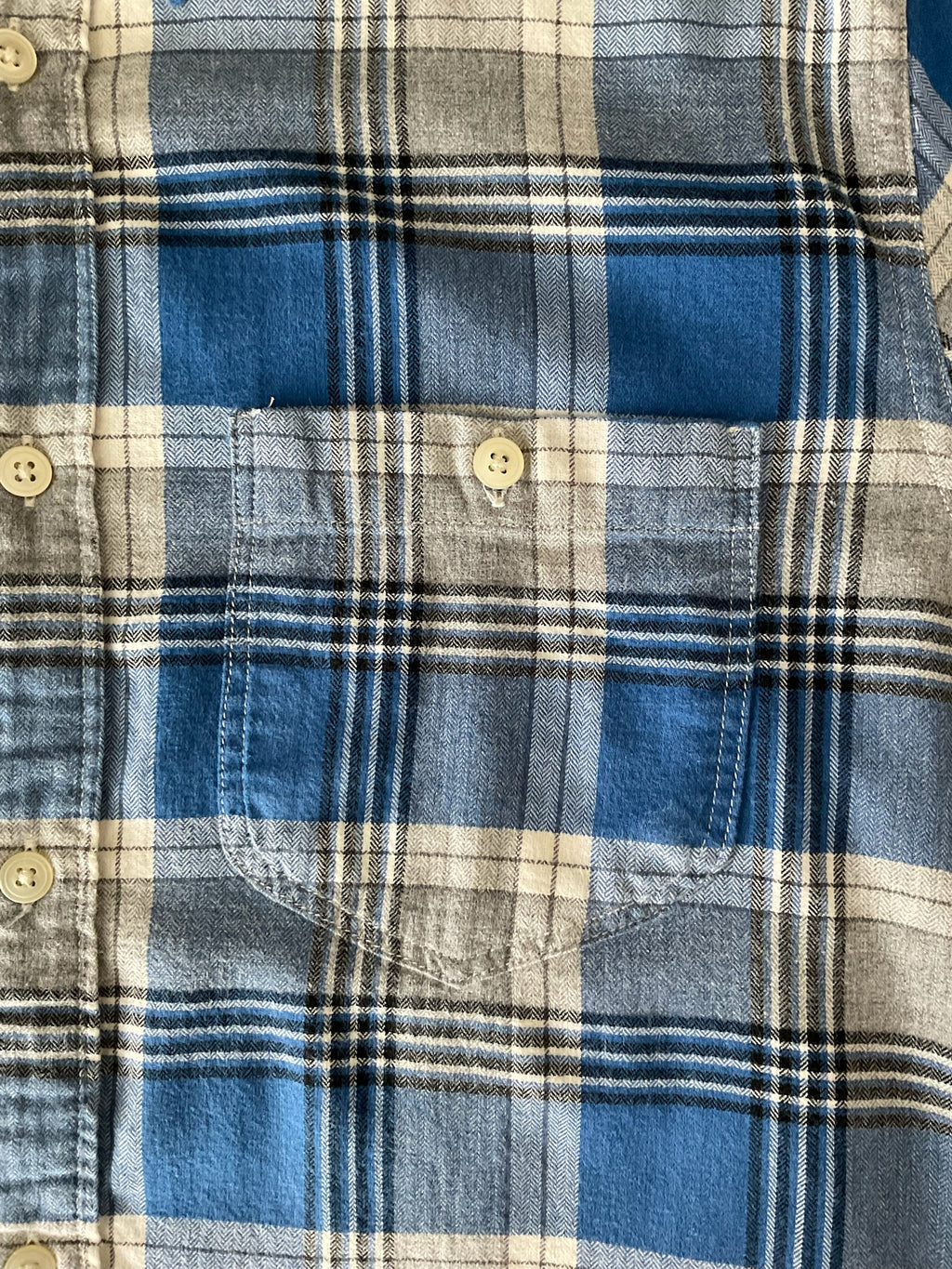 Gap Men's Lived-In Plaid Pearl Snap Button Up Shirt. Size M 