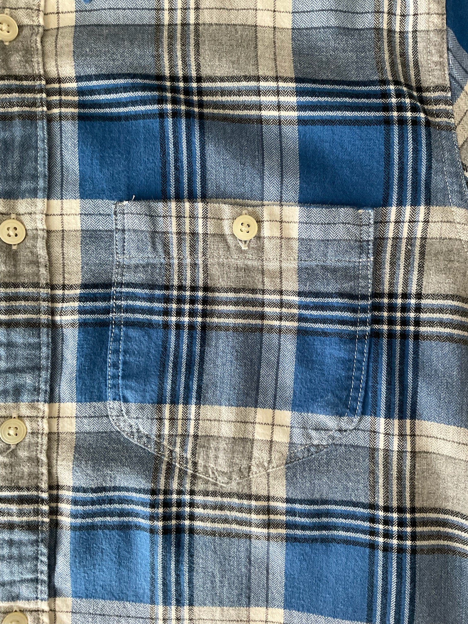 Gap Men's Lived-In Plaid Pearl Snap Button Up Shirt. Size M 