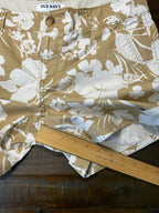Old Navy Women's Everyday Shorts Size 6   - Tan with Cream Flowers