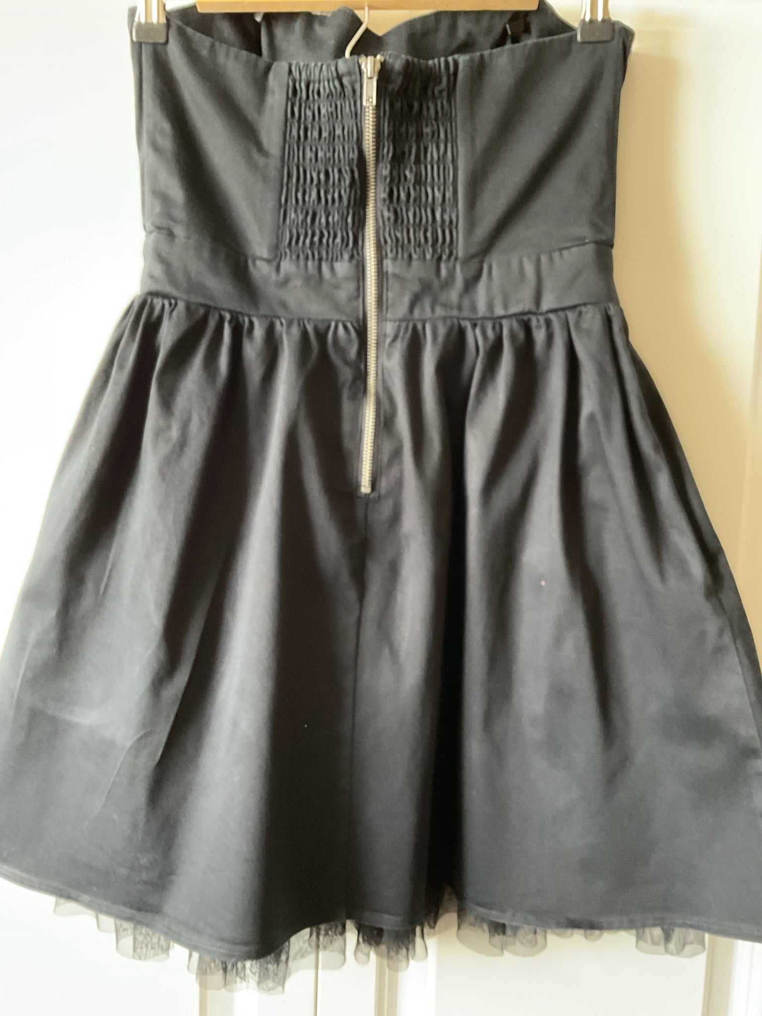 Sound & Matter Black Strapless Sweetheart Mini Dress. Size M