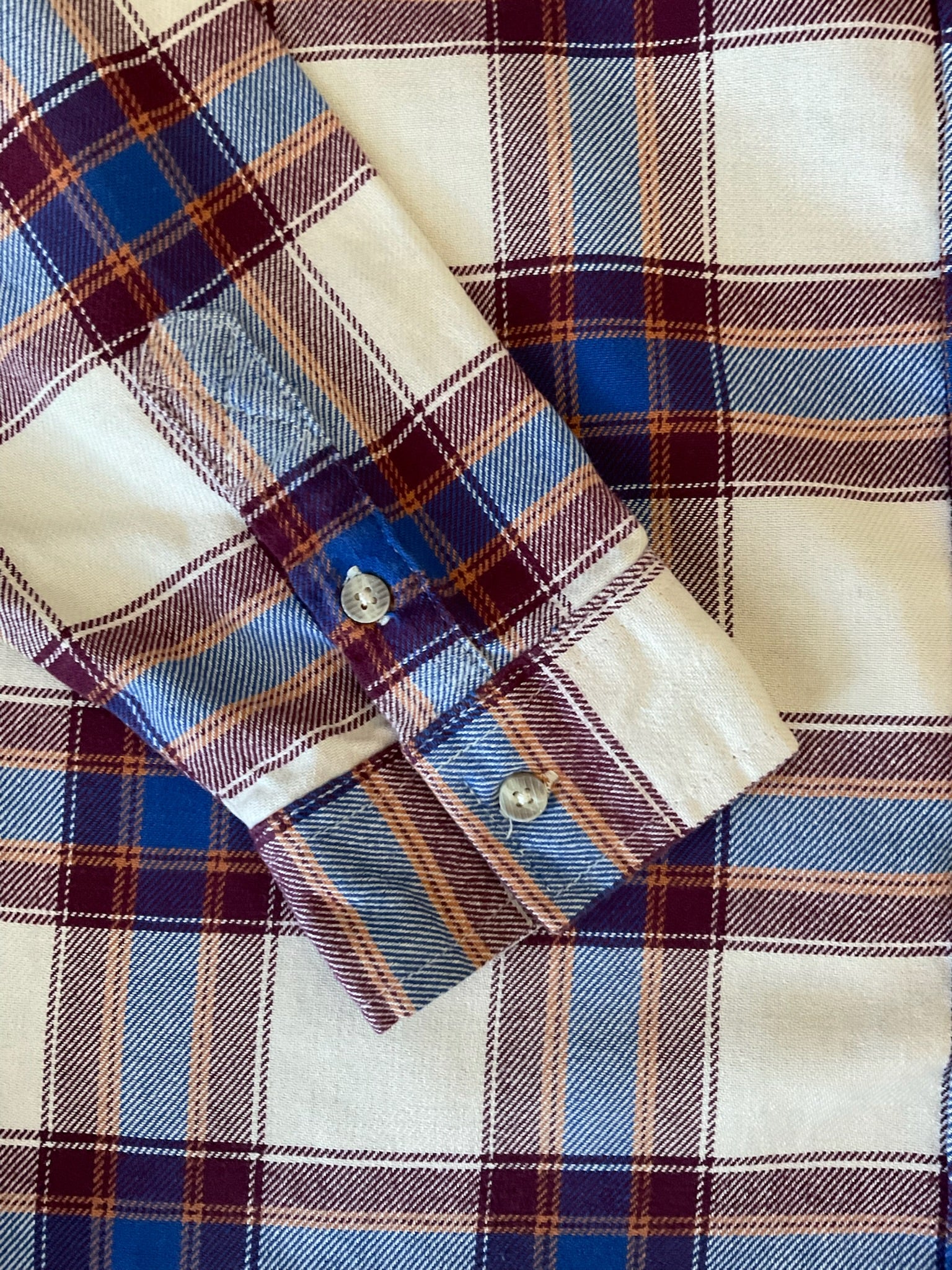 Wrangler Women’s Long-Sleeve Western Pearl Snap Plaid Blue & Maroon Shirt. Med