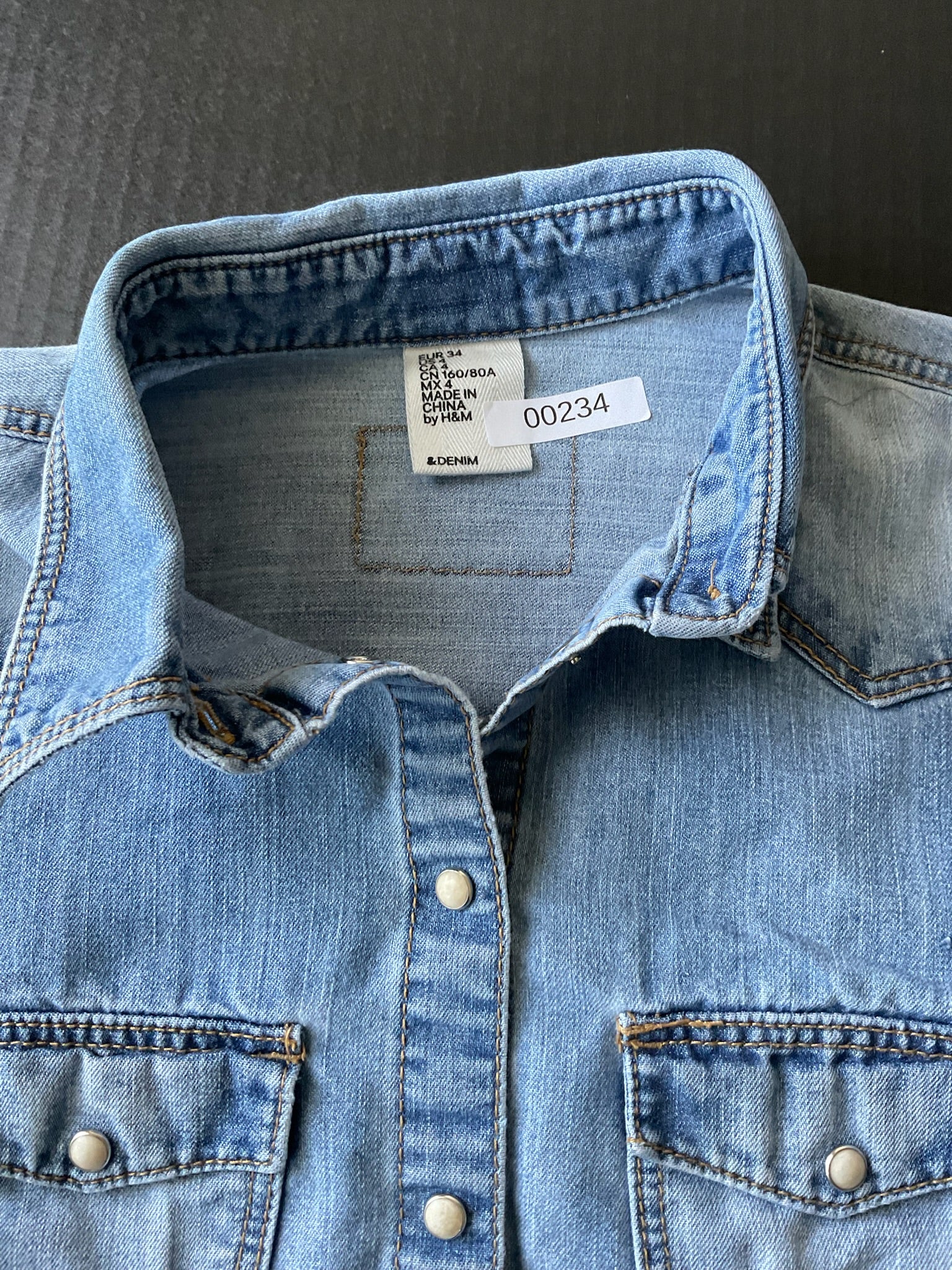 HM Women's Long Sleeve Button Up Shirt Light Wash Denim Size X Small