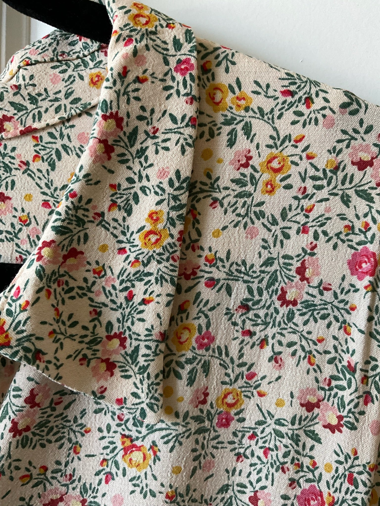Zara Women's Long Maxi Dress Flowered Print Short Sleeve V-Neck. Size Small