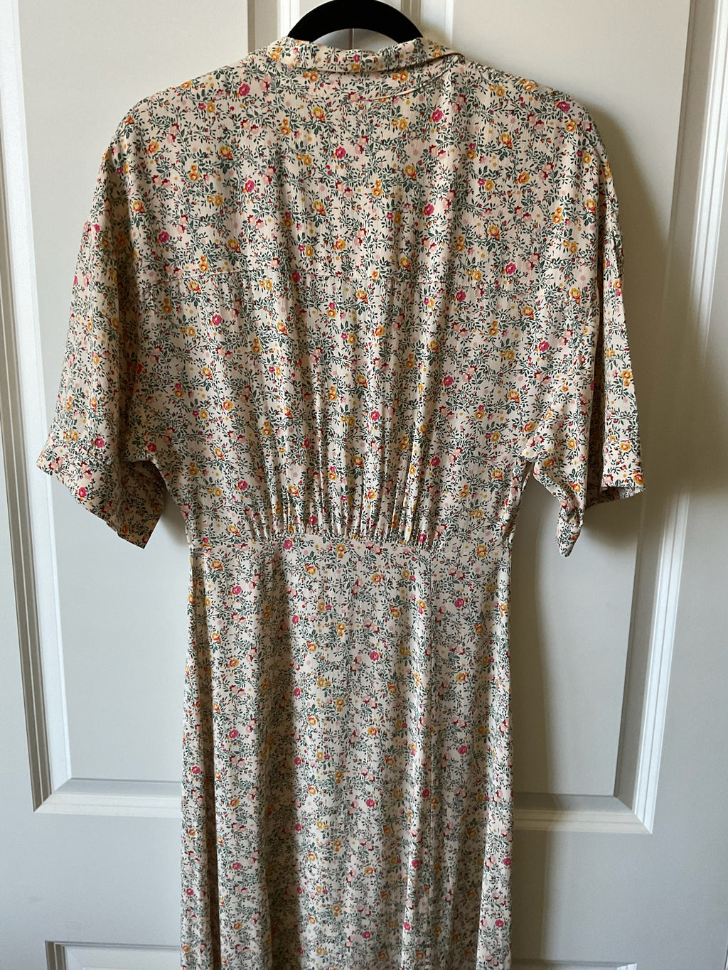 Zara Women's Long Maxi Dress Flowered Print Short Sleeve V-Neck. Size Small