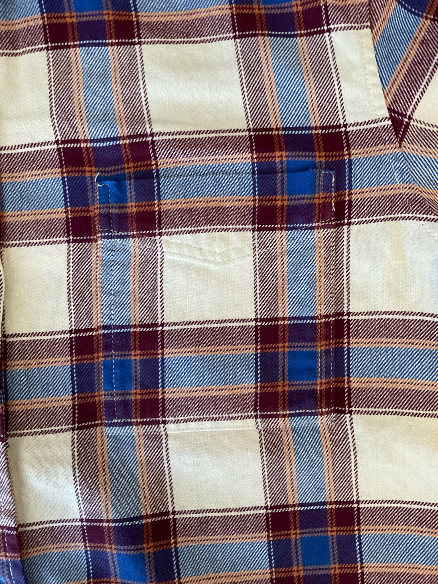 Wrangler Women’s Long-Sleeve Western Pearl Snap Plaid Blue & Maroon Shirt. Med