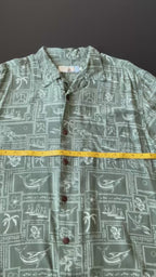 High Surf Men's Short Sleeve Button Up Hawaiian Print Green Shirt. Size Large
